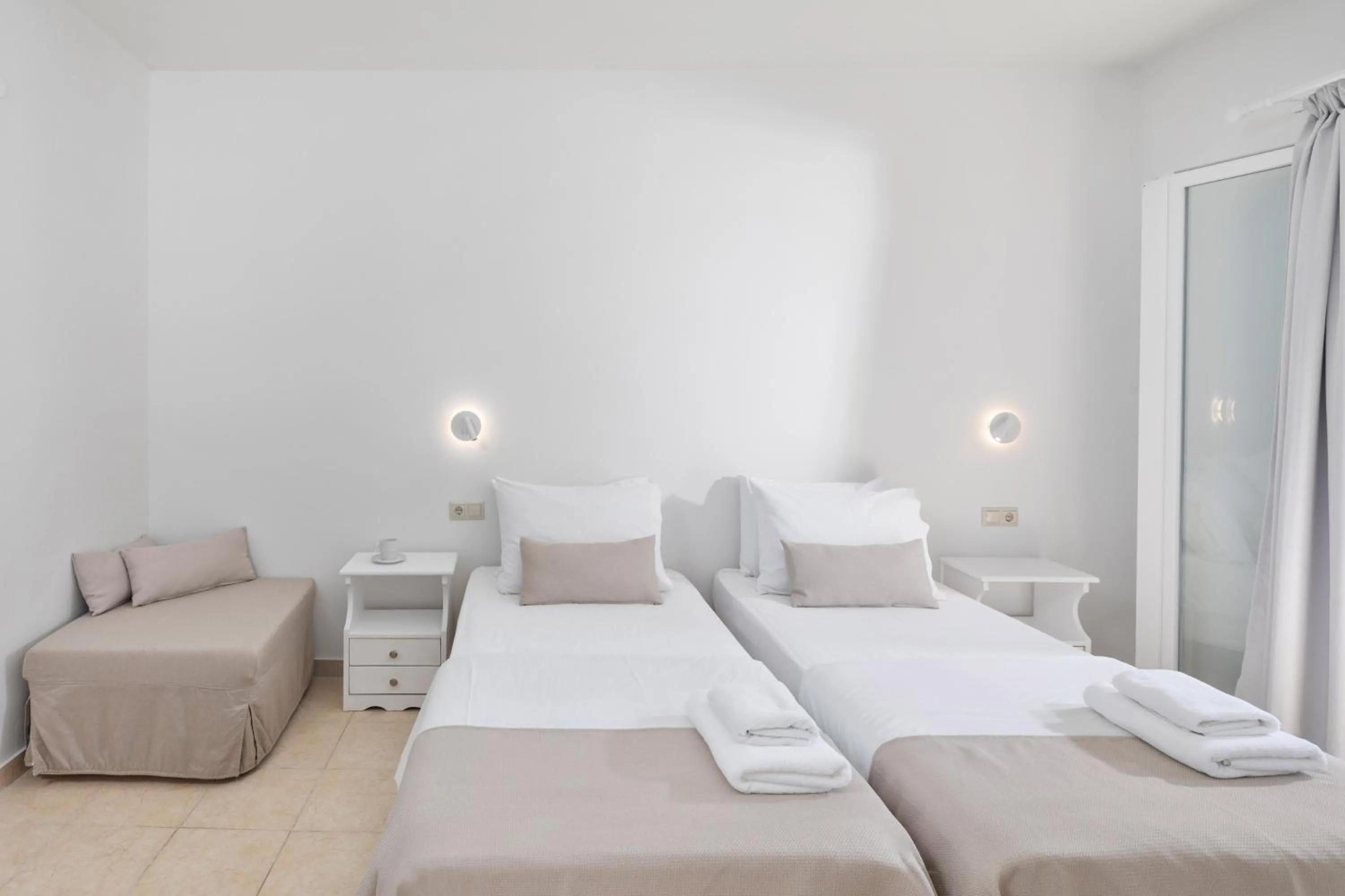 Bed in Bella Vista Beach Hotel