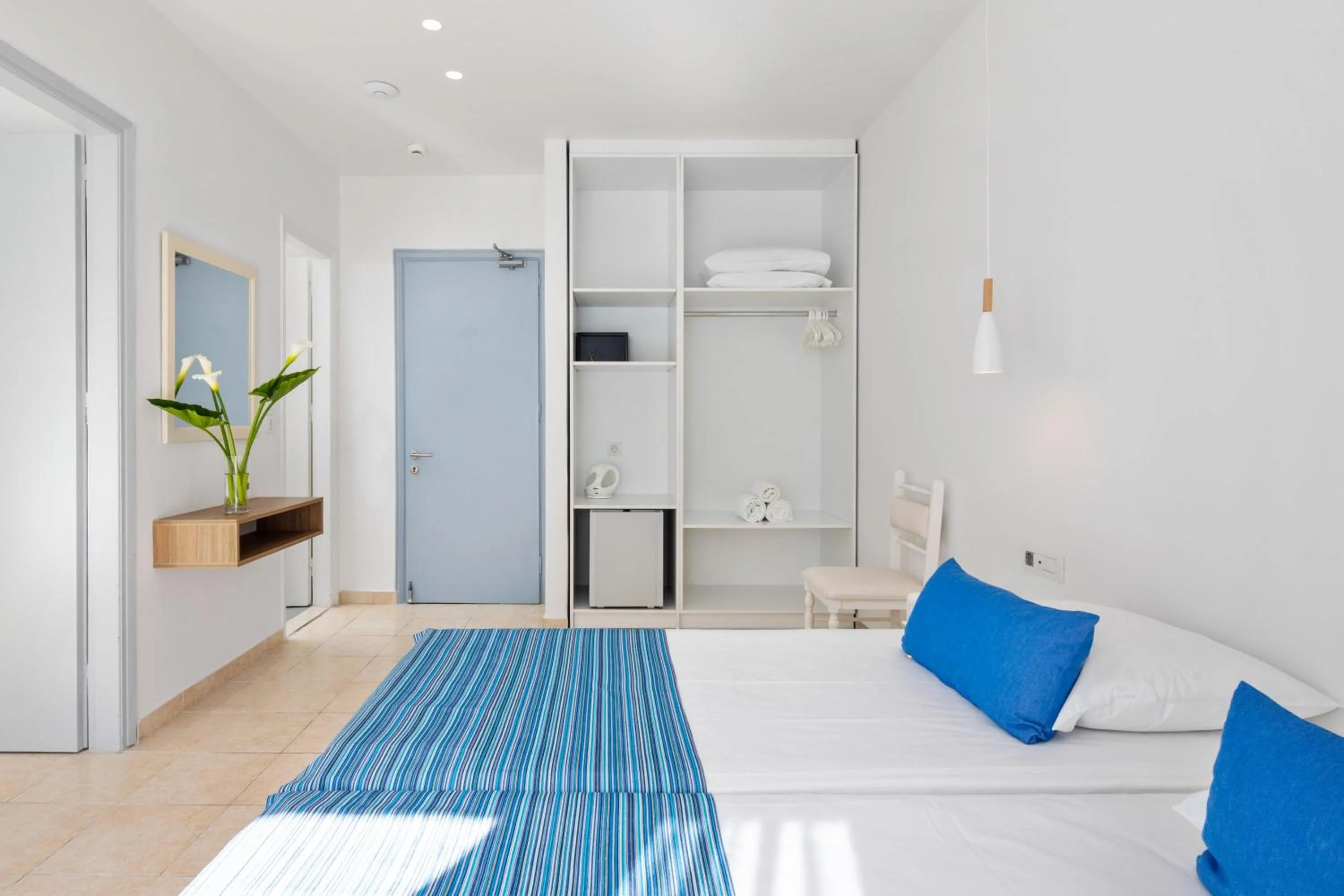 Shower, Bed in Bella Vista Beach Hotel