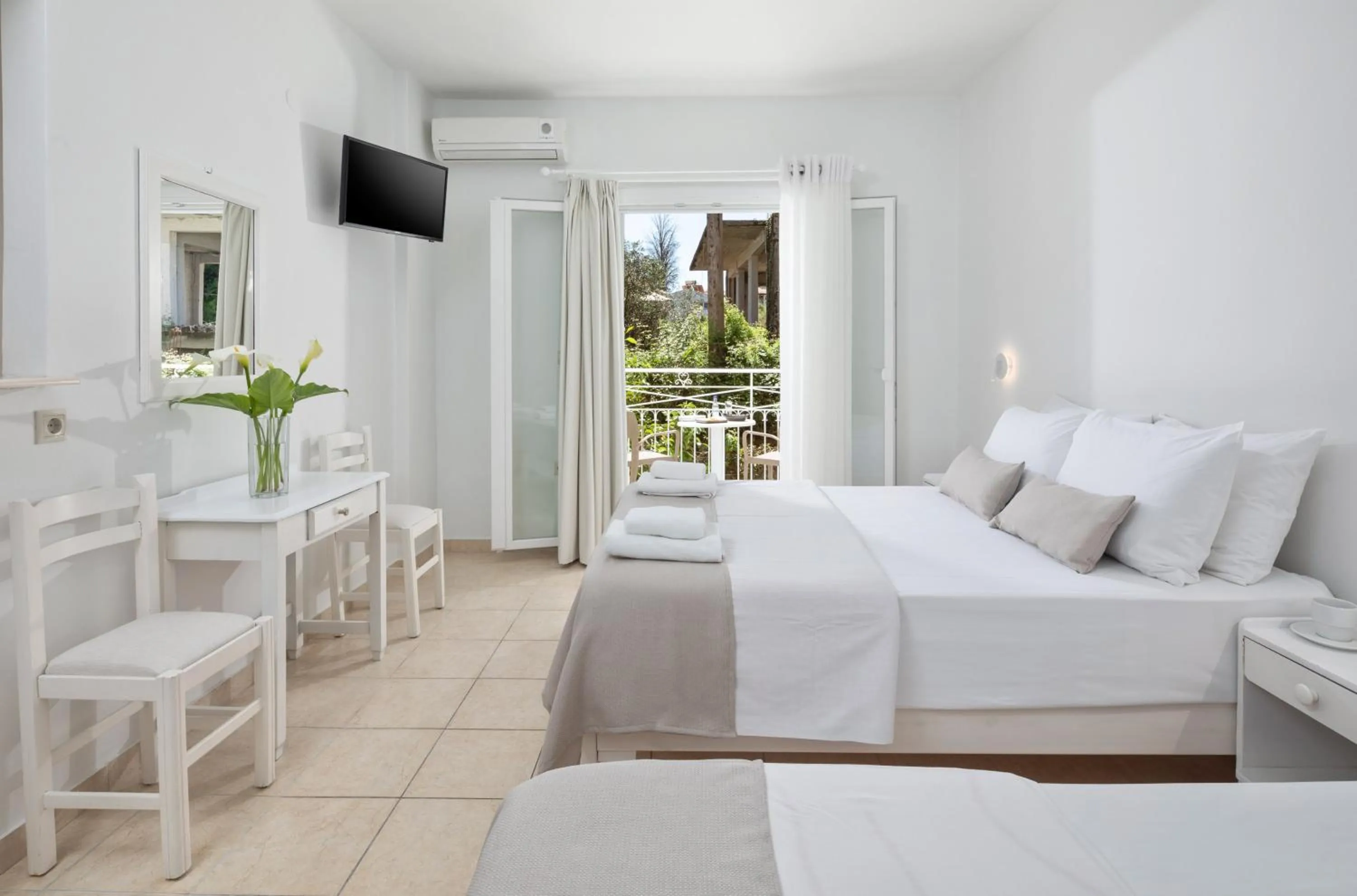 Bed in Bella Vista Beach Hotel