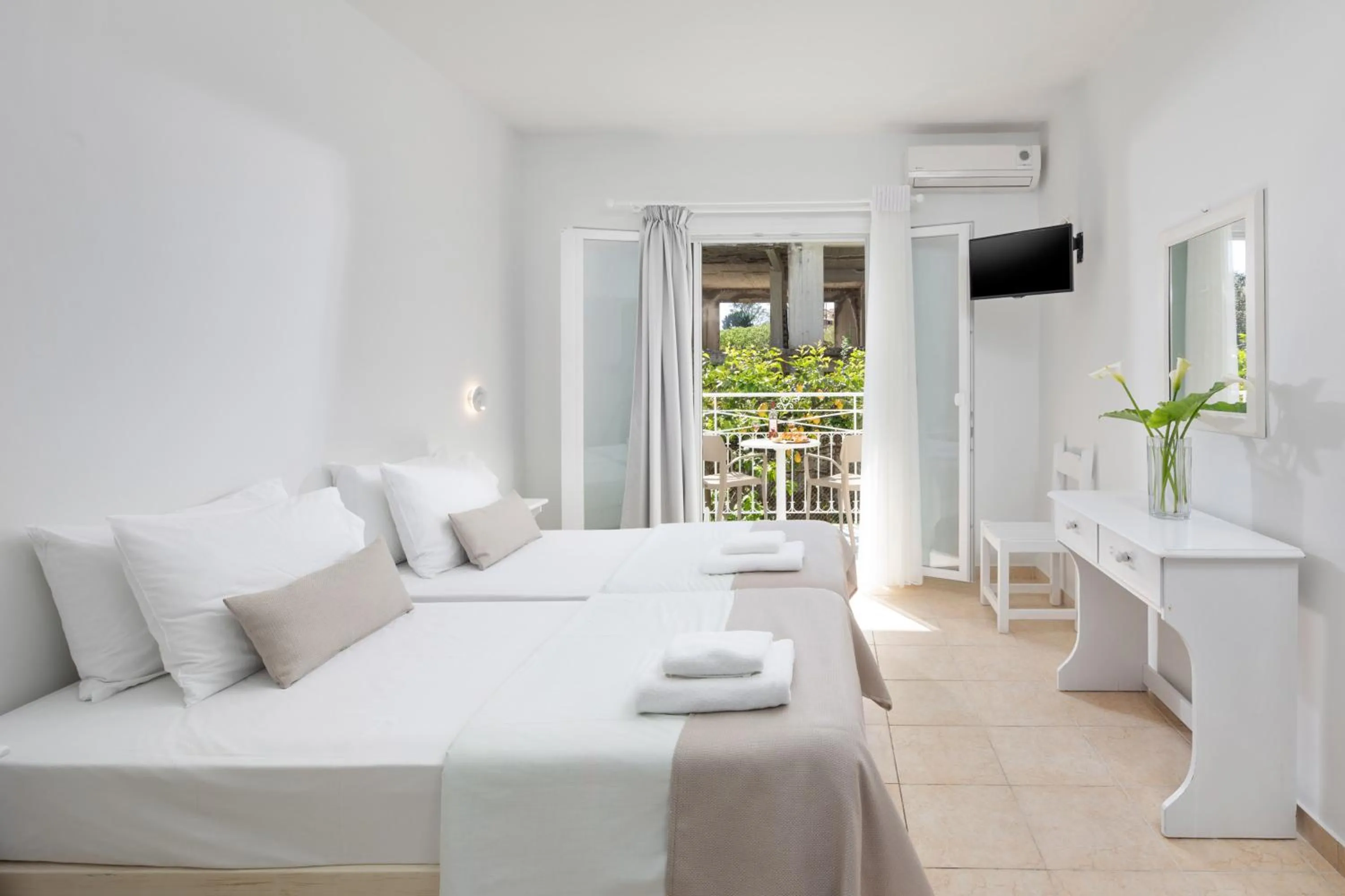 Bed in Bella Vista Beach Hotel