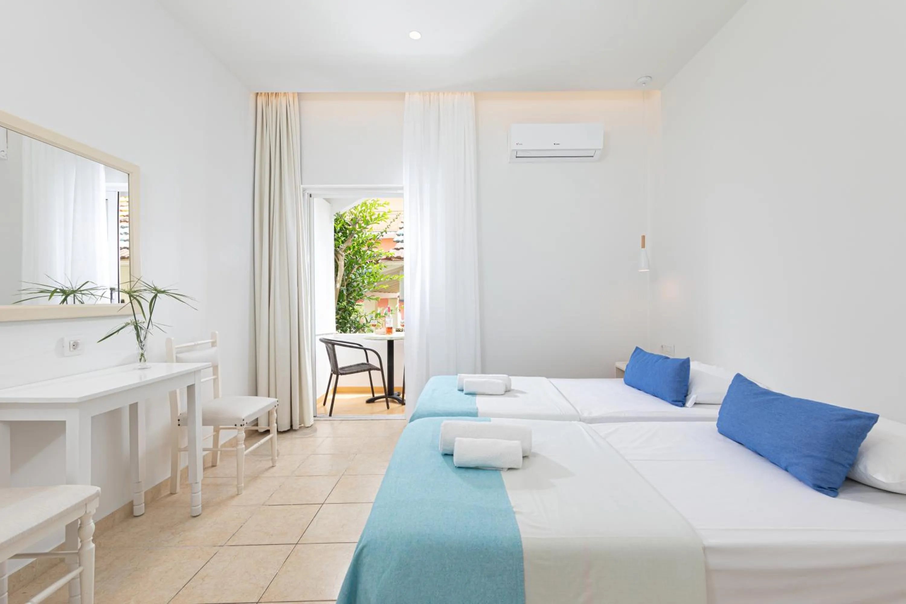 Bedroom, Bed in Bella Vista Beach Hotel