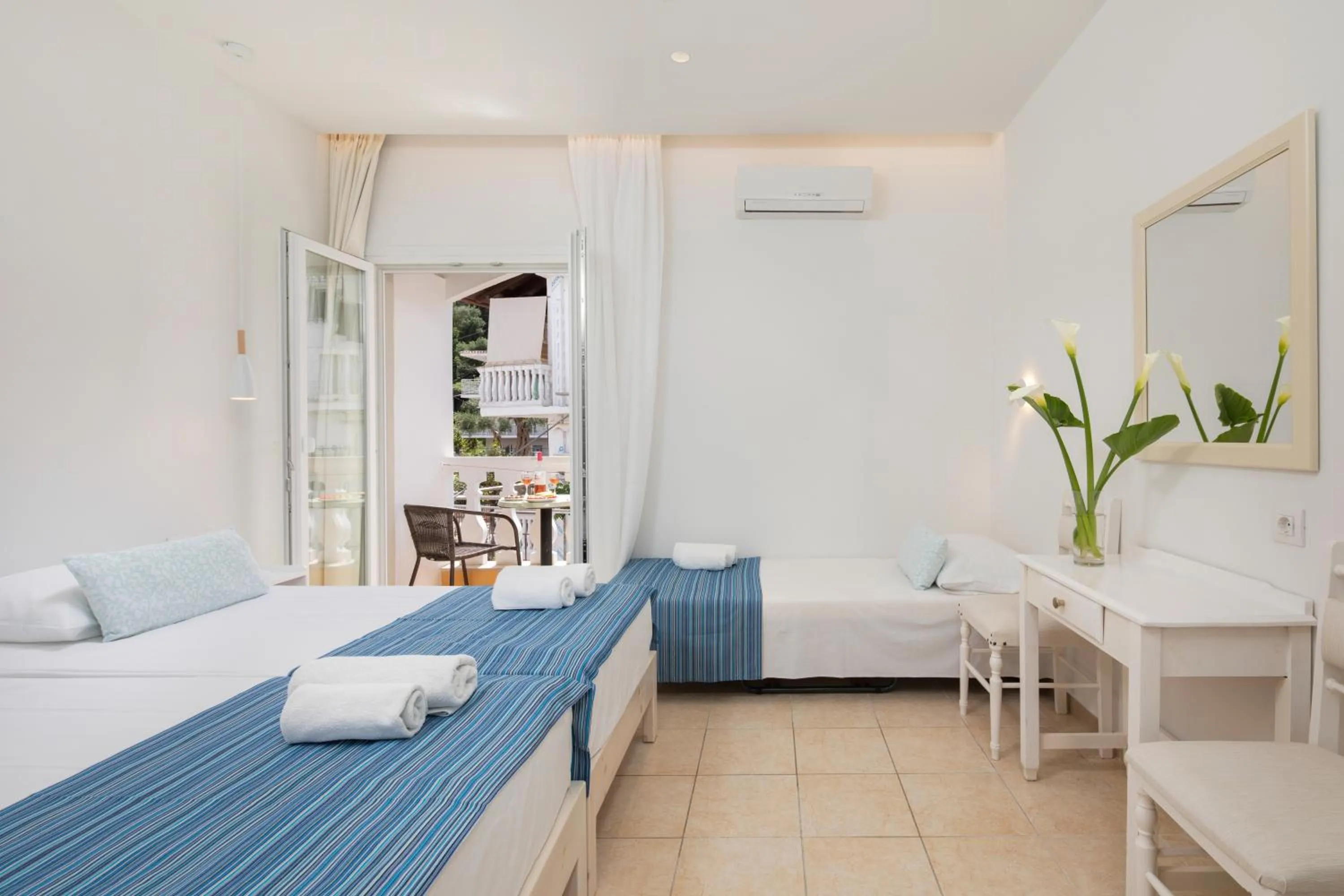 Bed in Bella Vista Beach Hotel