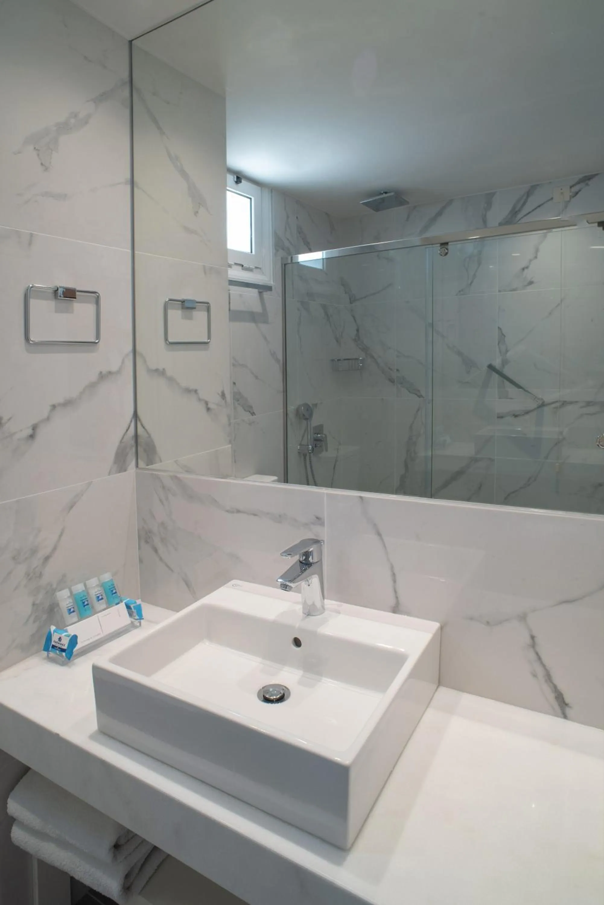 Bathroom in Chios Chandris