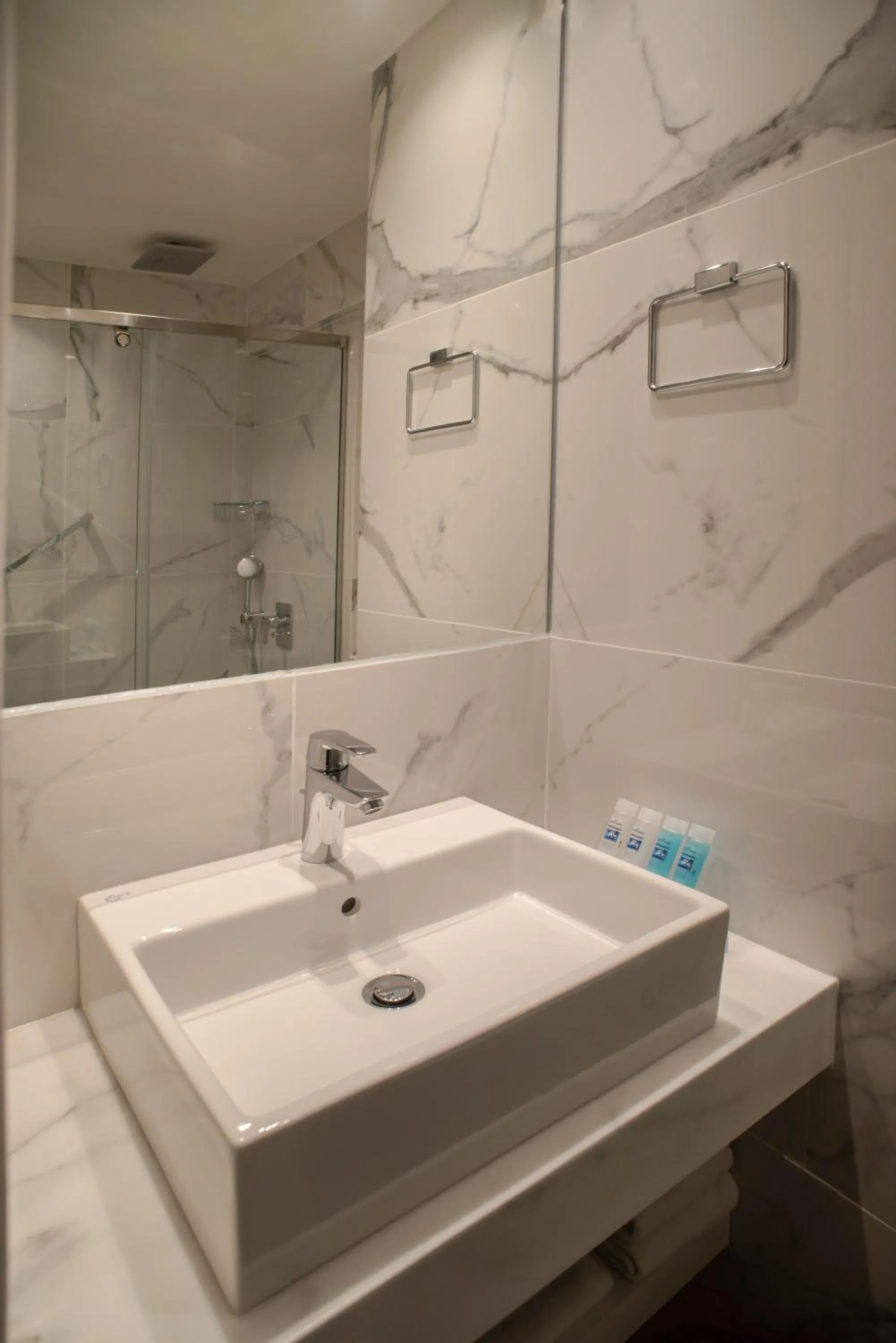 Bathroom in Chios Chandris