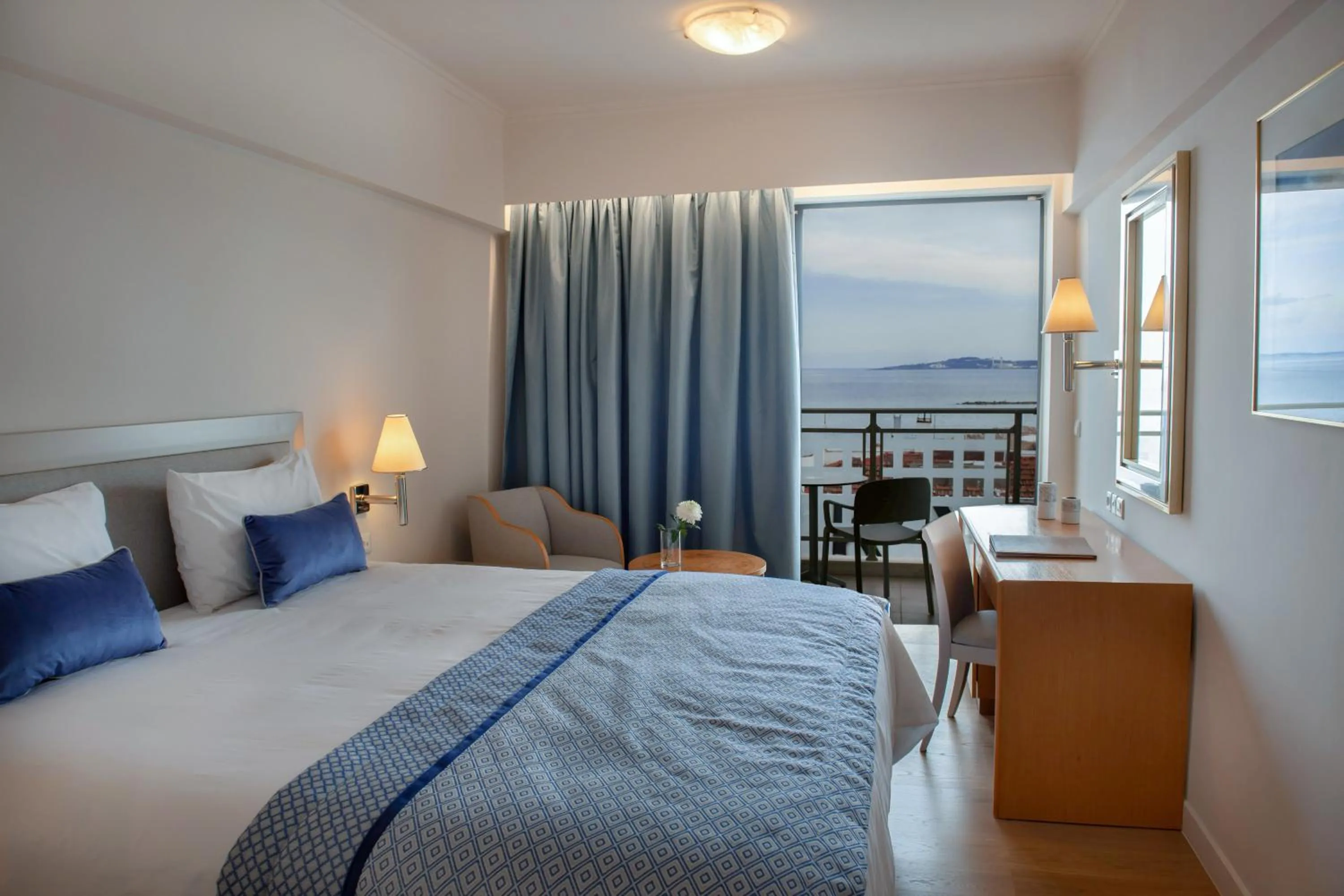 Photo of the whole room, Bed in Chios Chandris