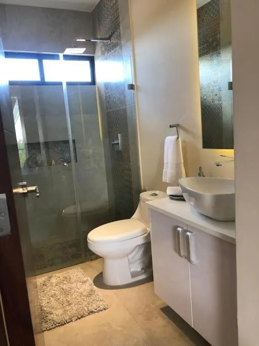 Near Beach+Jungle Views. King bed+220 megs+2 bikes