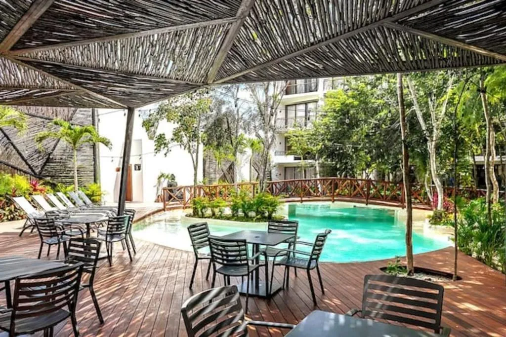 Near Beach+Jungle Views. King bed+220 megs+2 bikes