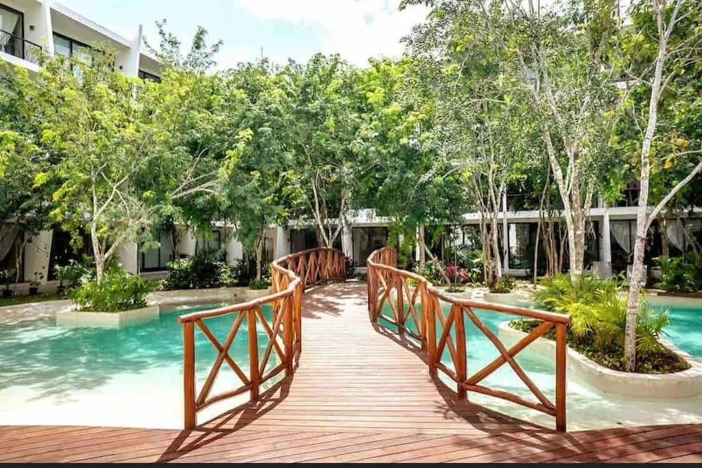 Near Beach+Jungle Views. King bed+220 megs+2 bikes