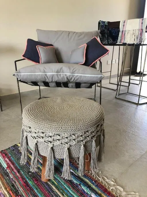 Near Beach+Jungle Views. King bed+220 megs+2 bikes