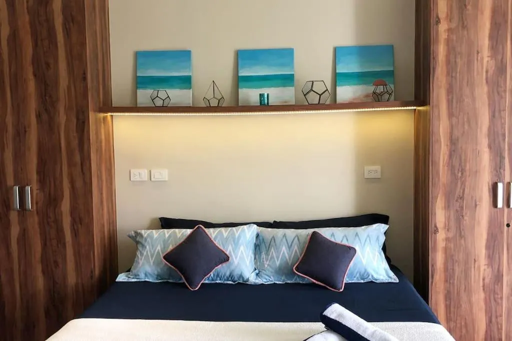 Bed in Near Beach+Jungle Views. King bed+220 megs+2 bikes