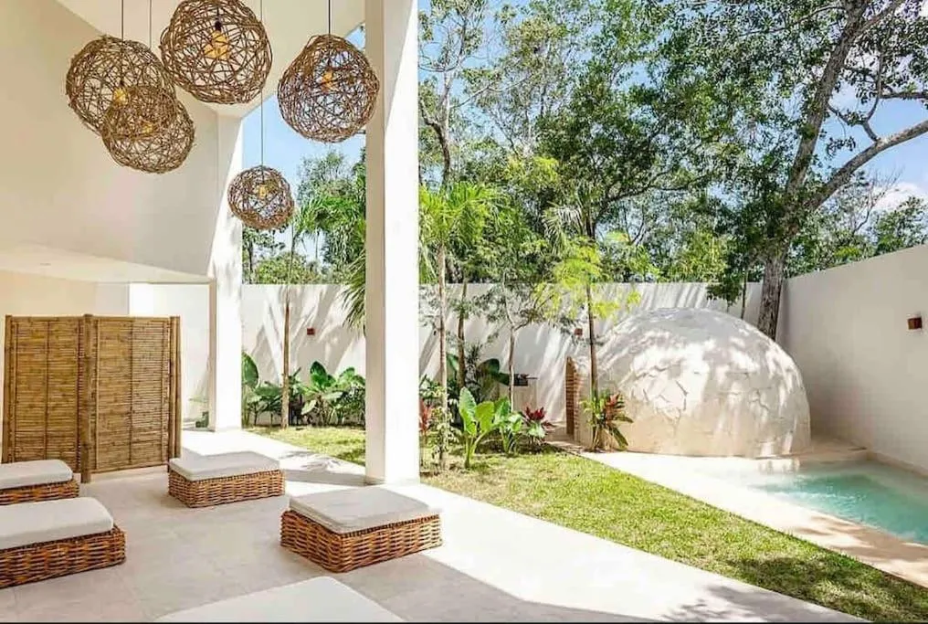 Near Beach+Jungle Views. King bed+220 megs+2 bikes