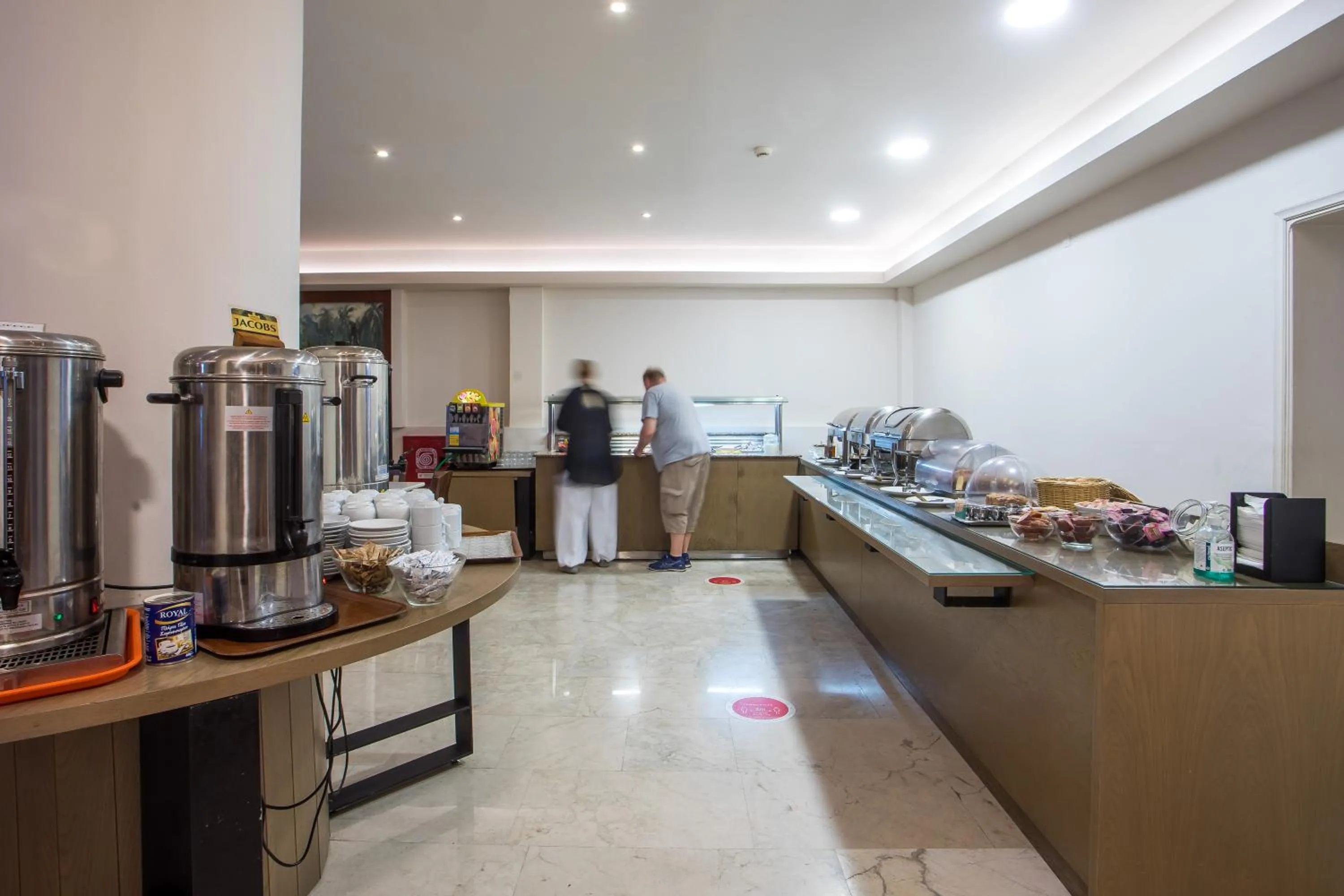 Breakfast in Hotel Africa