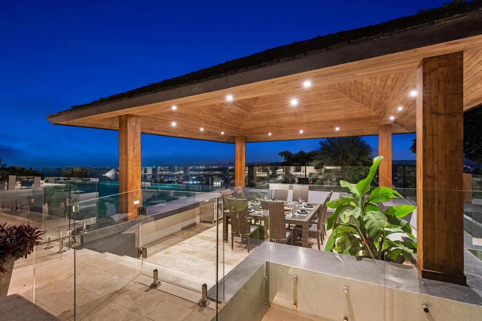 Night in Villa Firefly- Spectacular Family Friendly Villa