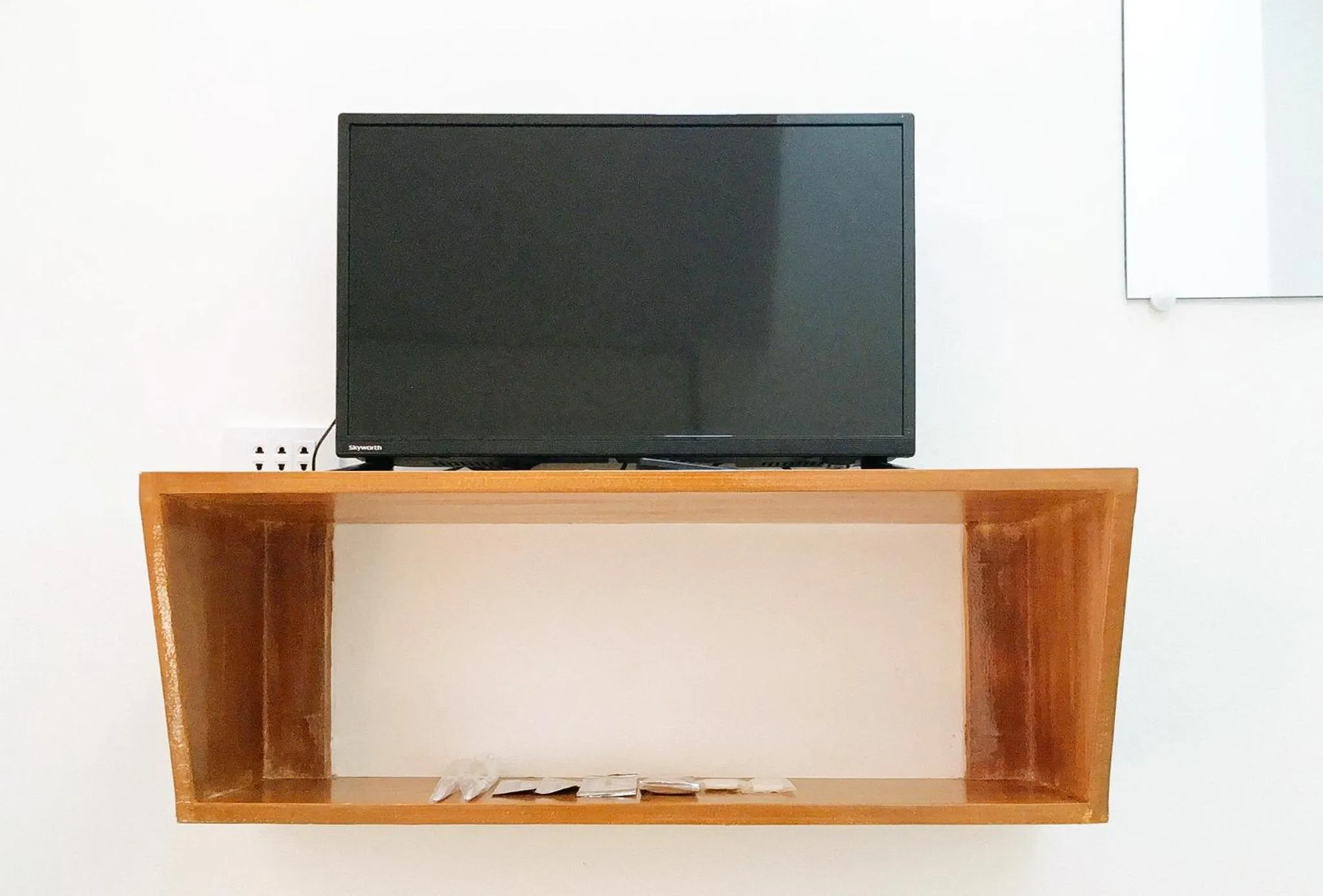 TV and multimedia in L and V Bantayan Guest House