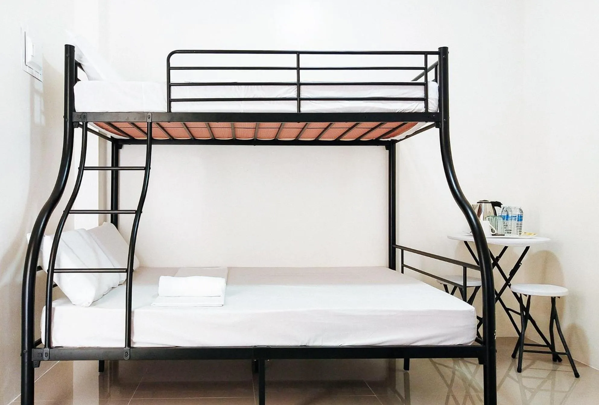 bunk bed in L and V Bantayan Guest House