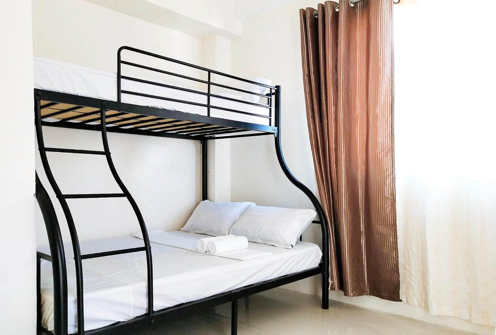 bunk bed in L and V Bantayan Guest House
