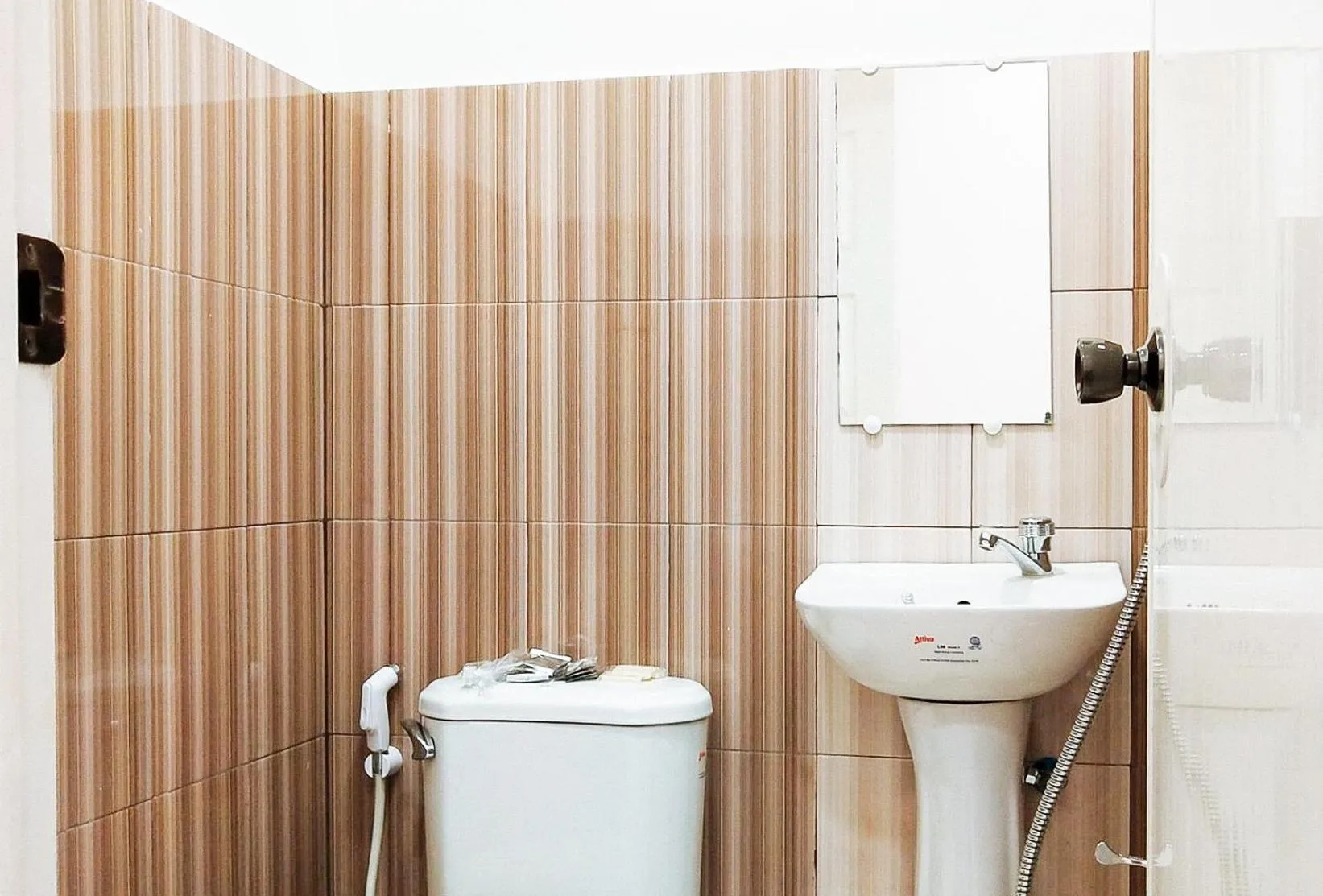 Bathroom in L and V Bantayan Guest House