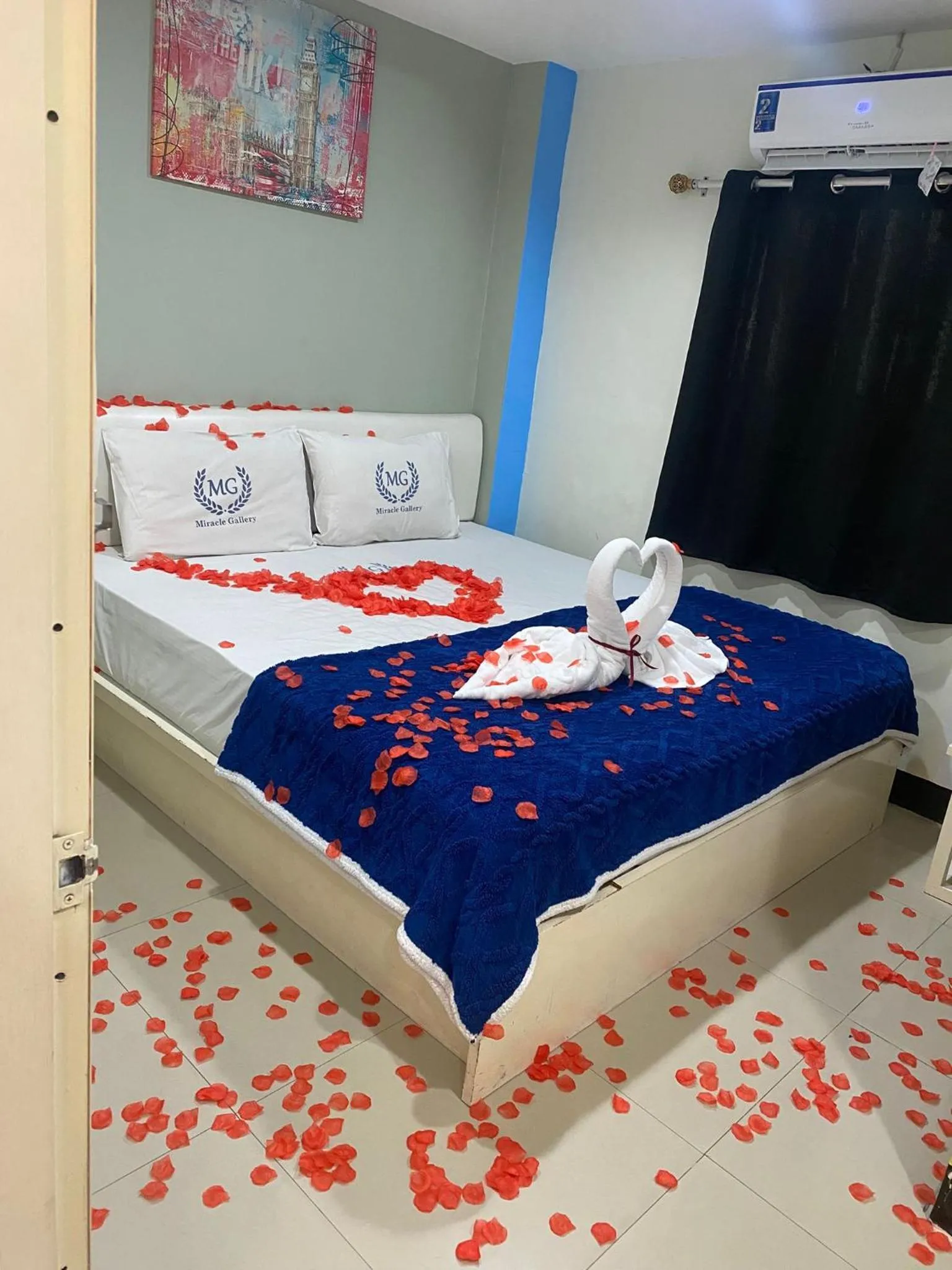 Bed in Miracle Gallery Hotel