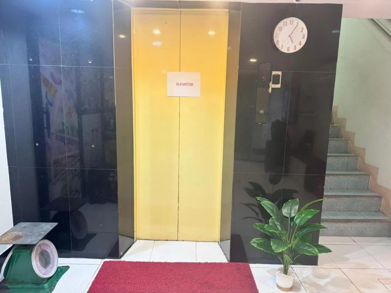 elevator in Miracle Gallery Hotel