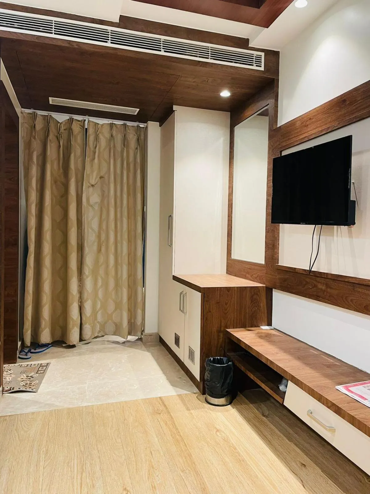 TV and multimedia in Hotel Banaras Villa
