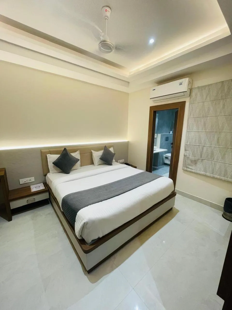 Bedroom, Bed in Hotel Banaras Villa