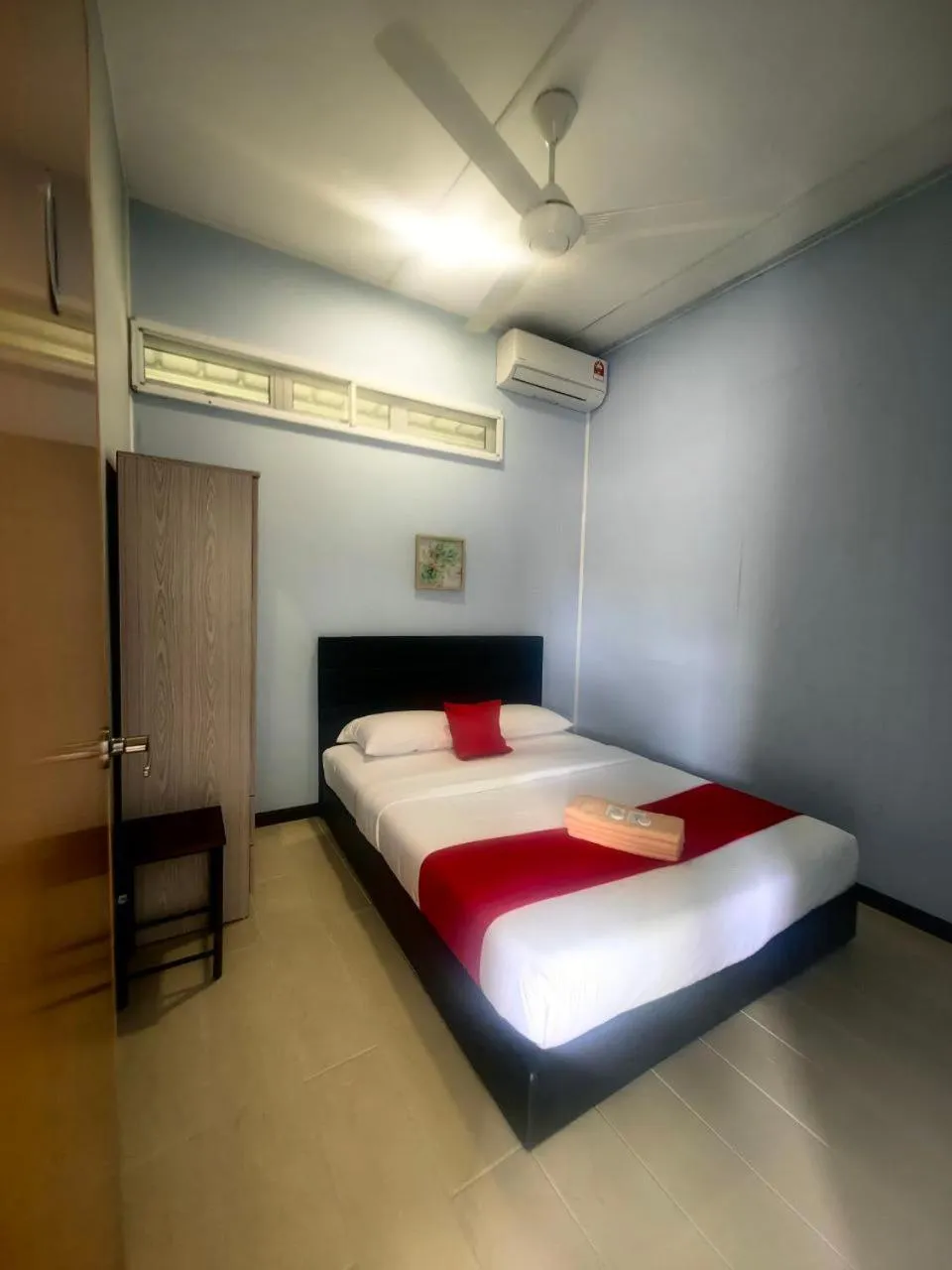 Bed in Grapevine Garden