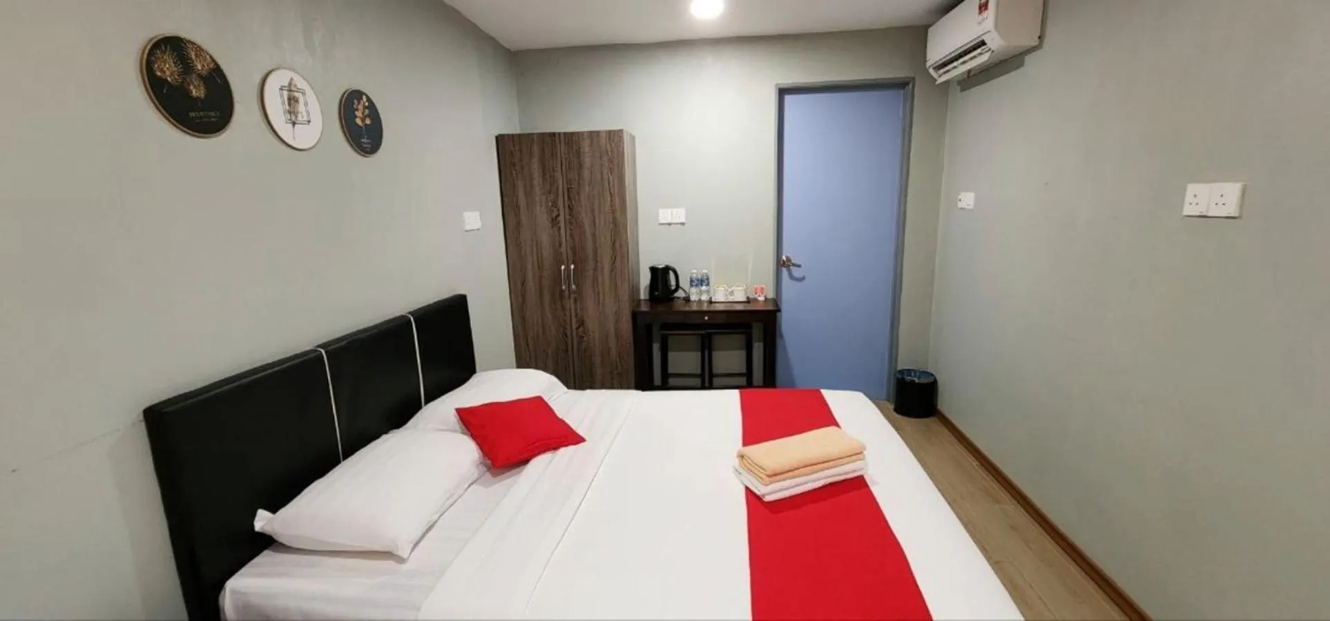 Bed in Grapevine Garden