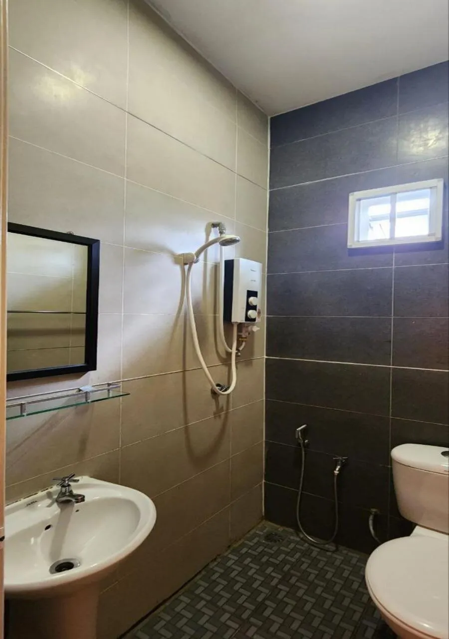 Shower in Grapevine Garden