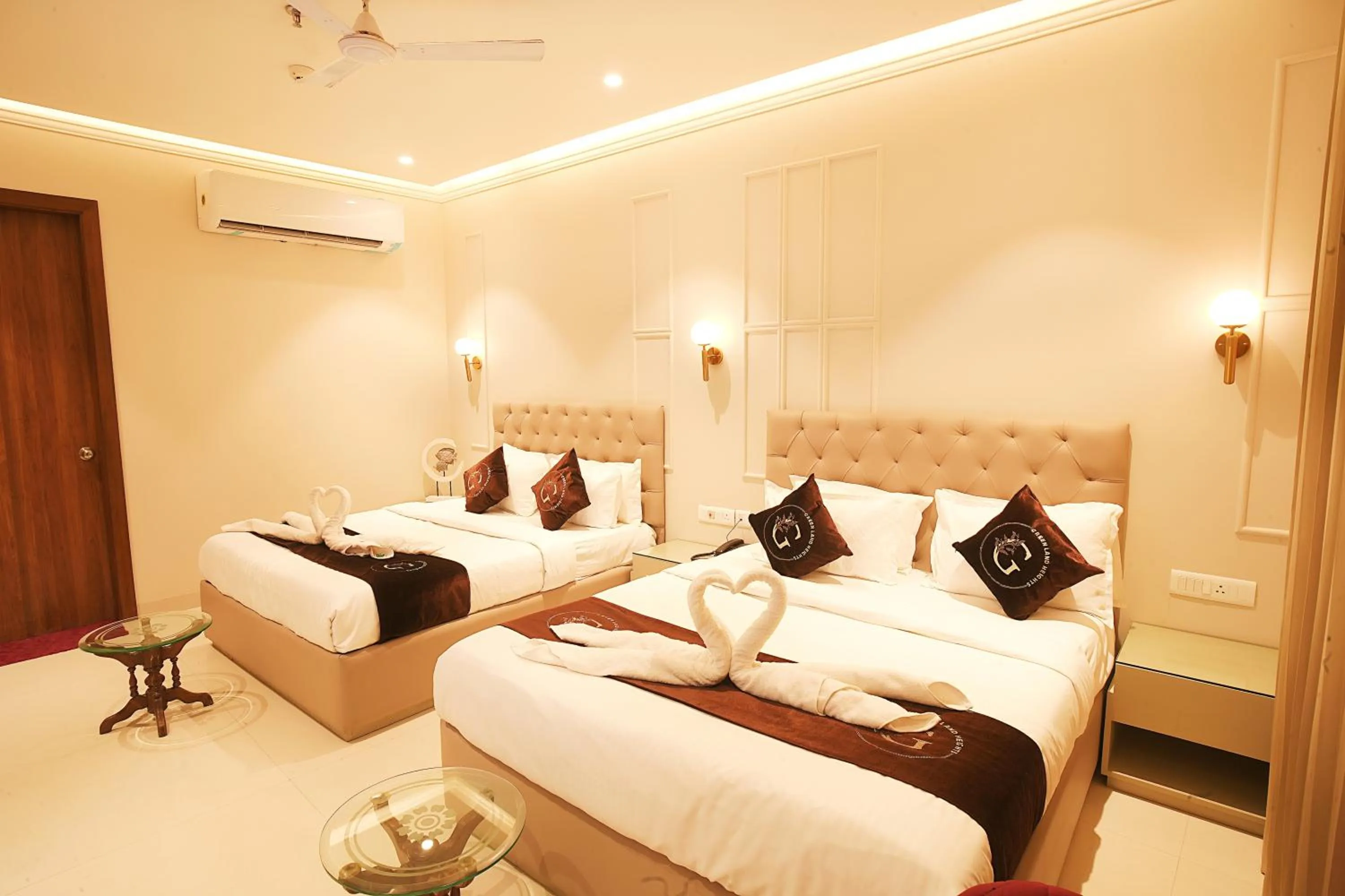 Bed in Hotel Green Land Heights