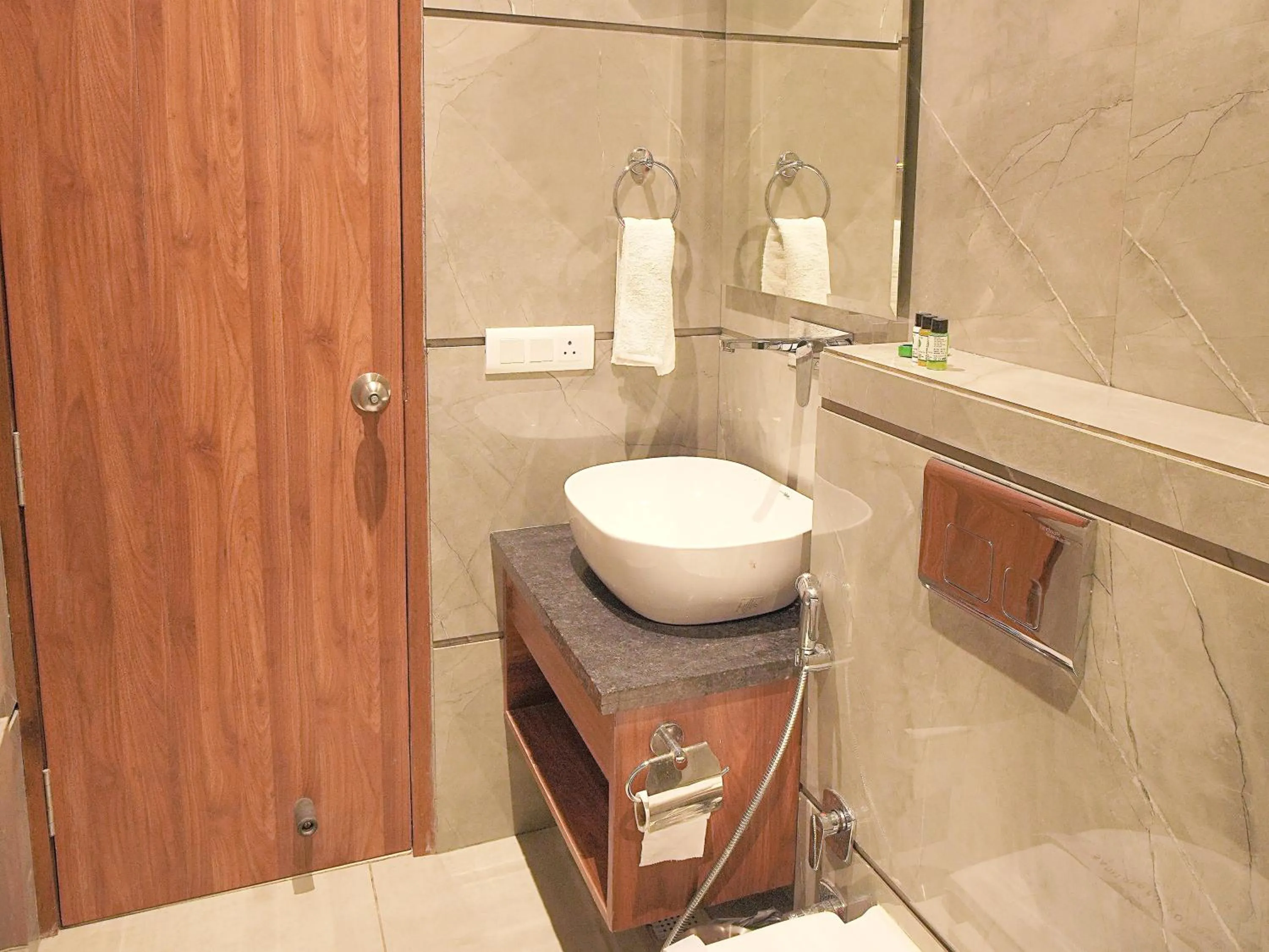 Shower in Hotel Green Land Heights