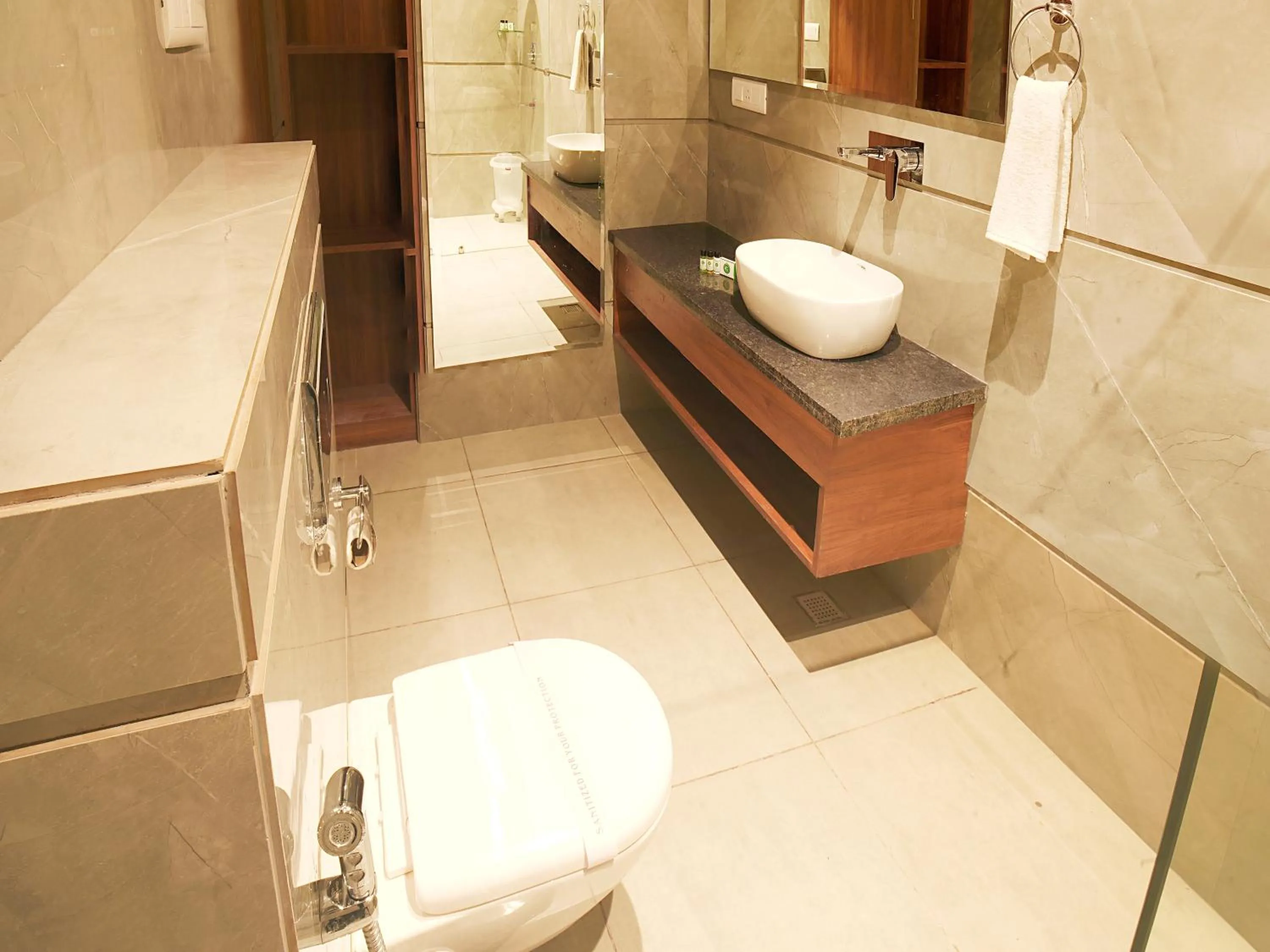 Shower in Hotel Green Land Heights