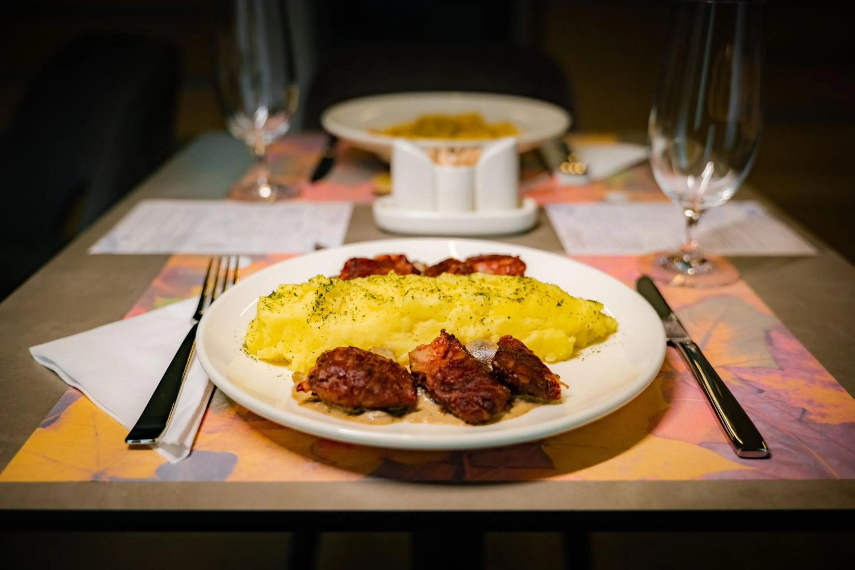 Restaurant/places to eat in Eleven Business & Sport Hotel