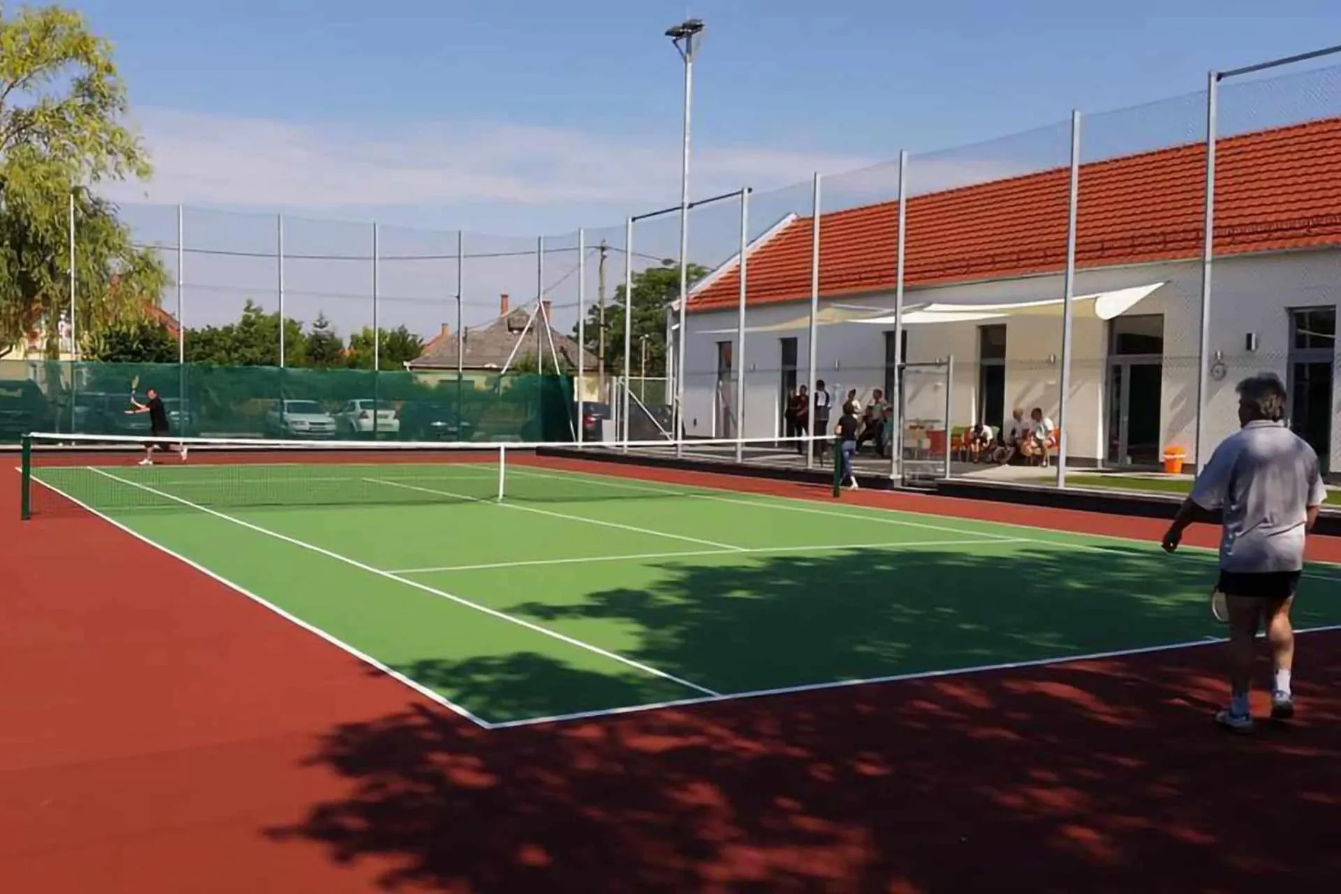 Tennis court in Eleven Business & Sport Hotel