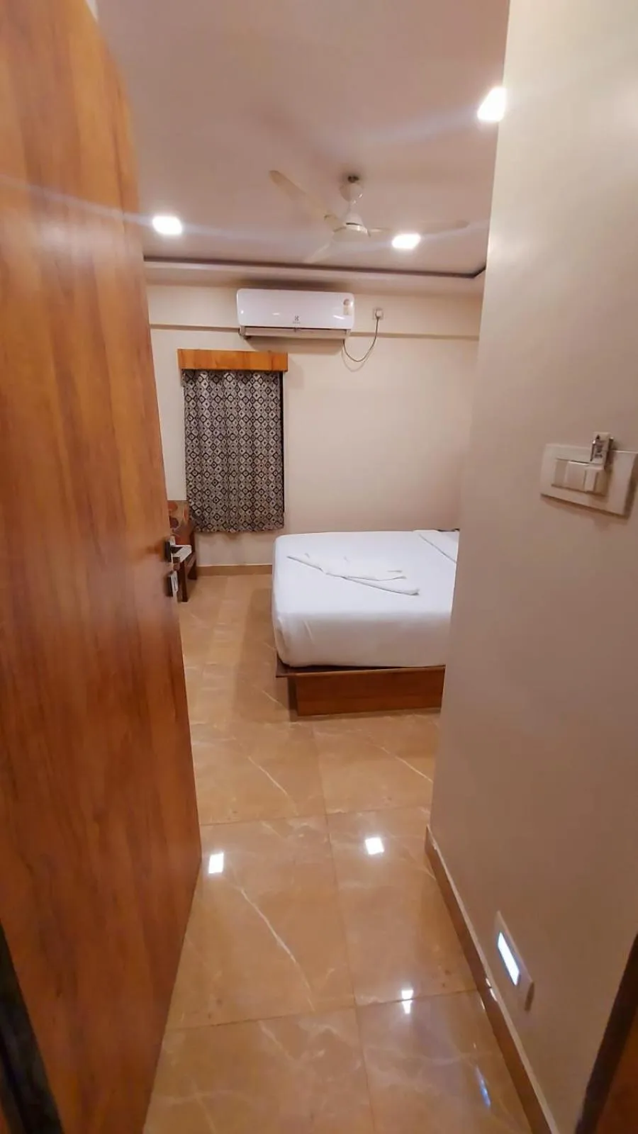 Photo of the whole room, Bed in HOTEL RIGGA INN KOKILABEN DHIRUBHAI AMBANI Hospital