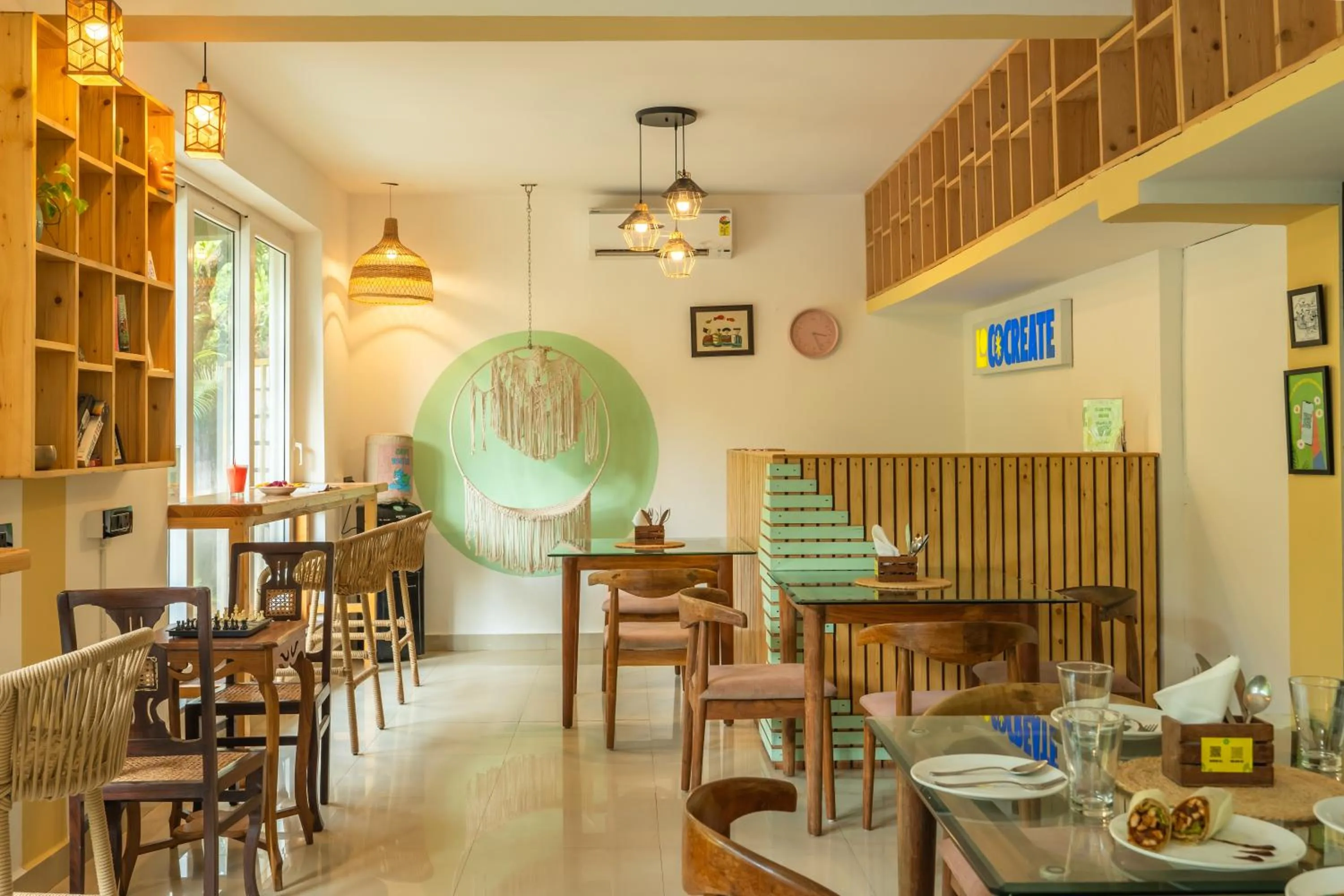 Restaurant/places to eat in Locomo Boutique, Morjim - Cozy tropical stay, near beach