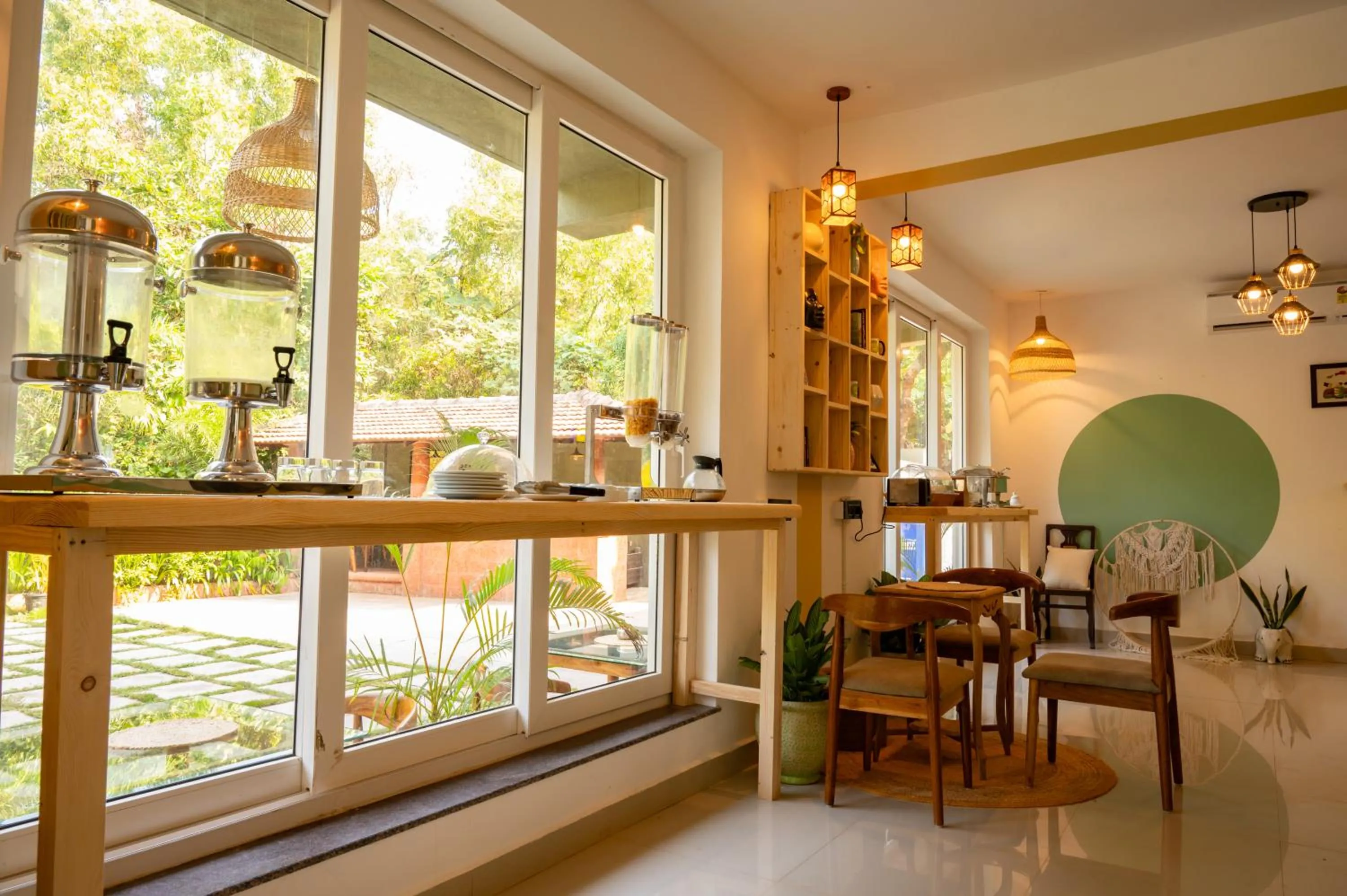 Breakfast in Locomo Boutique, Morjim - Cozy tropical stay, near beach