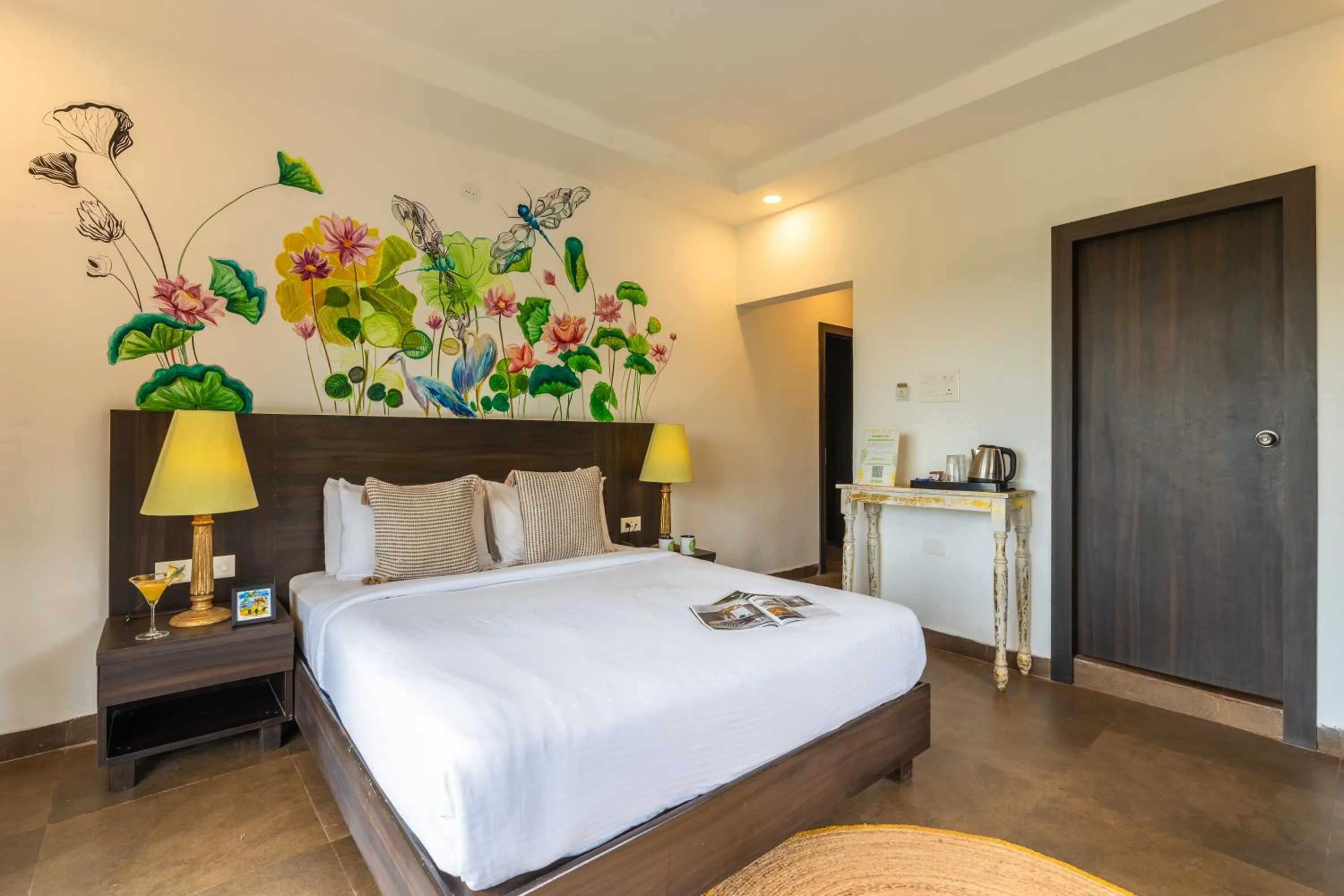 Bed in Locomo Boutique, Morjim - Cozy tropical stay, near beach