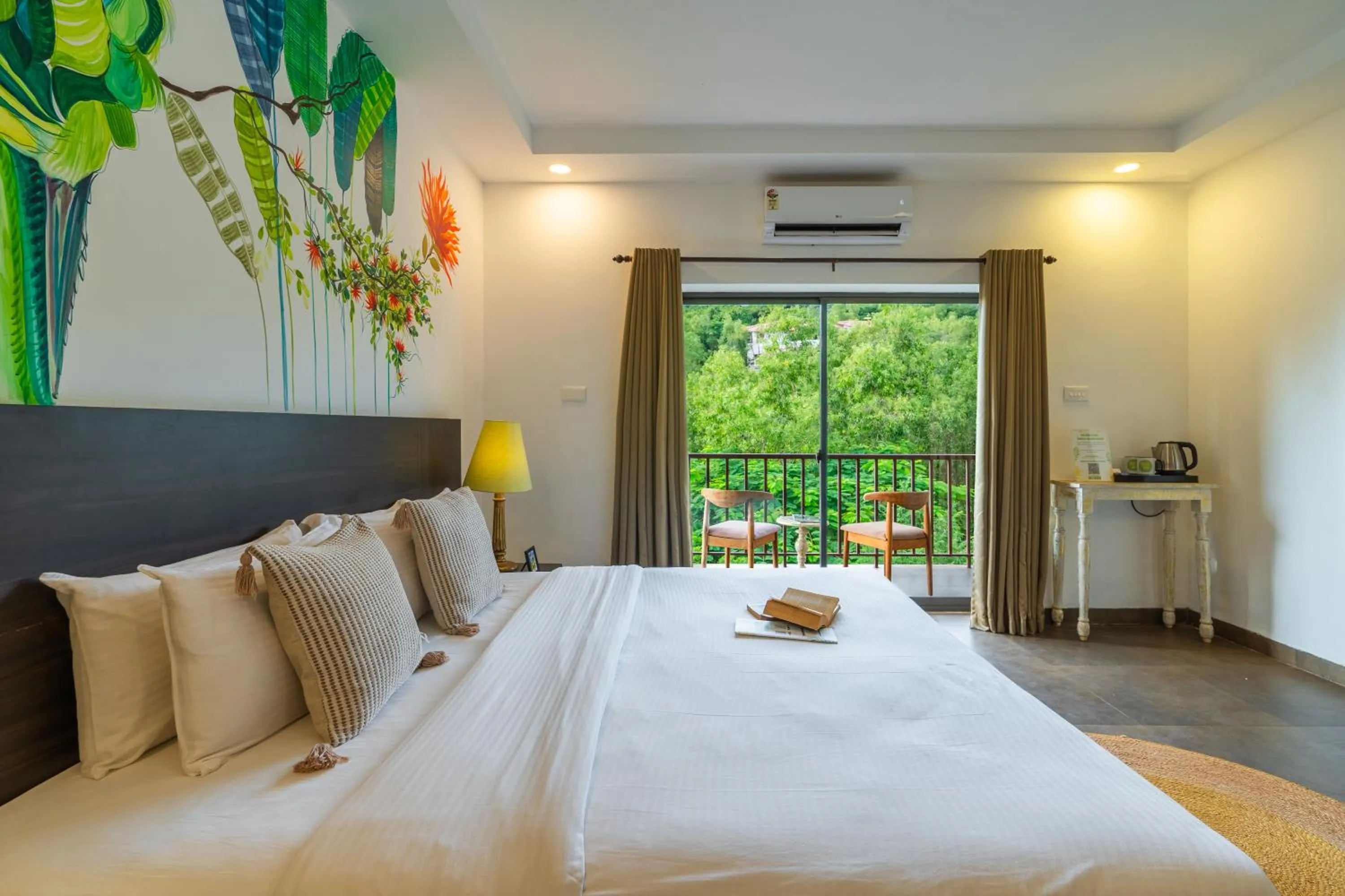 Photo of the whole room, Bed in Locomo Boutique, Morjim - Cozy tropical stay, near beach