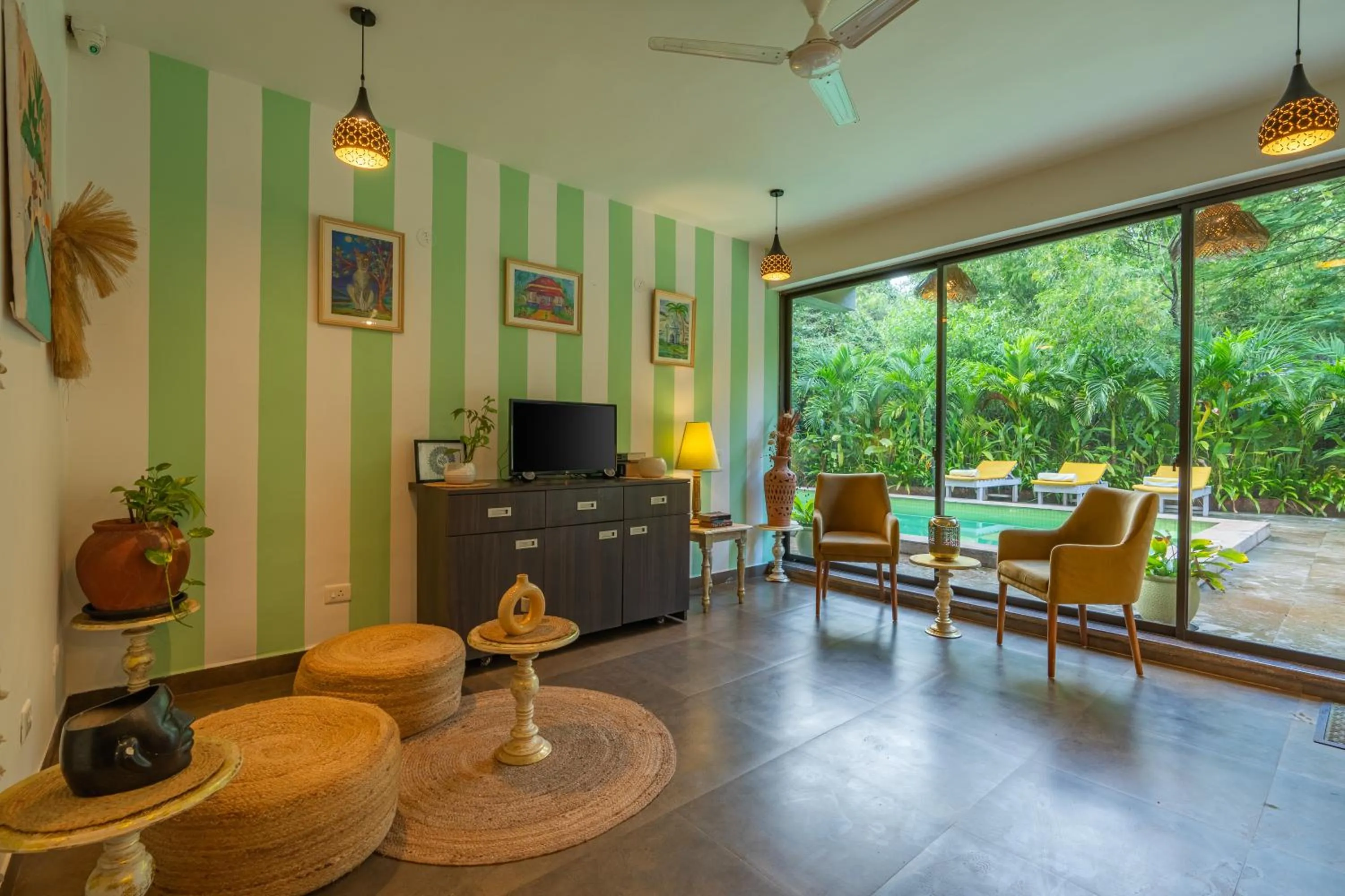 Seating area in Locomo Boutique, Morjim - Cozy tropical stay, near beach
