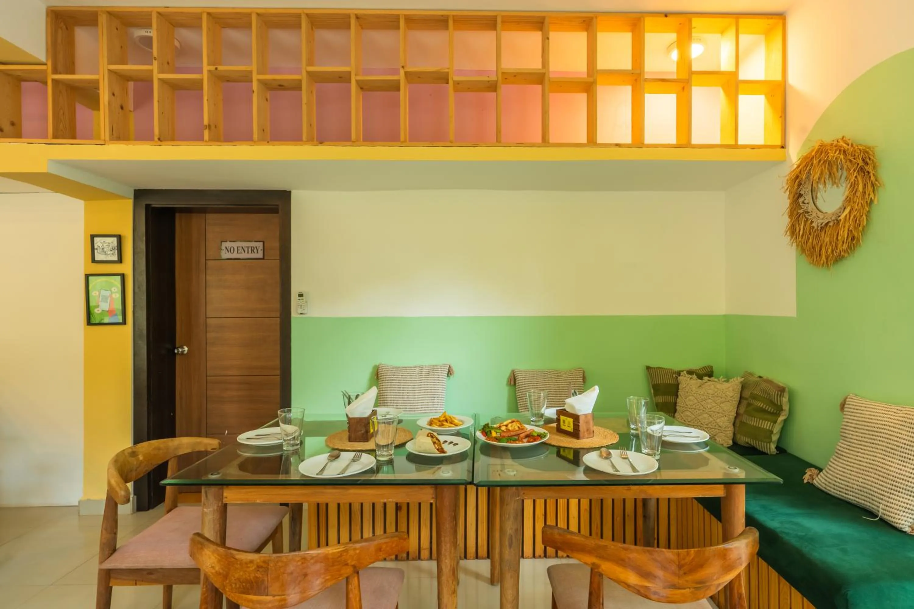 Seating area in Locomo Boutique, Morjim - Cozy tropical stay, near beach