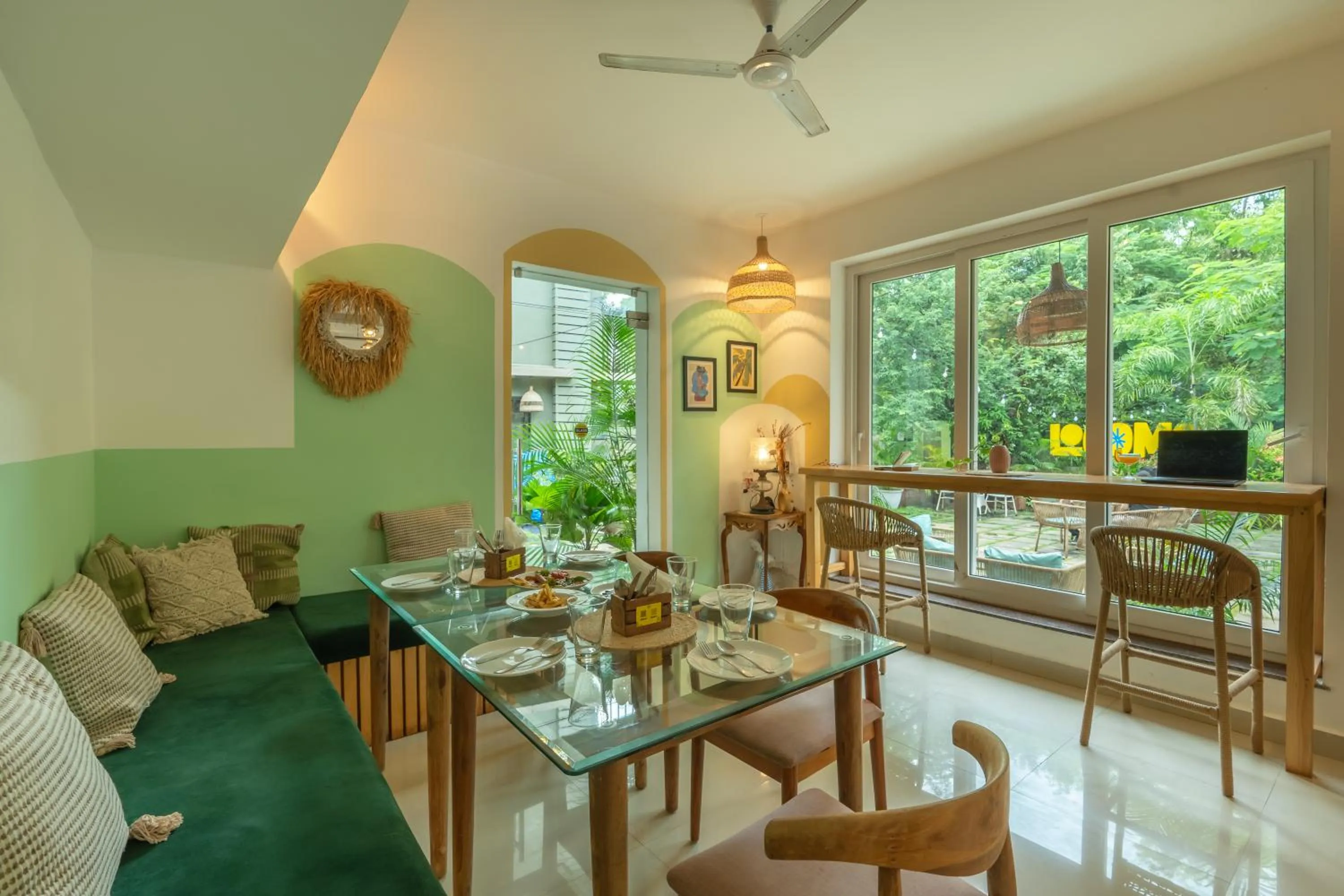 Seating area in Locomo Boutique, Morjim - Cozy tropical stay, near beach
