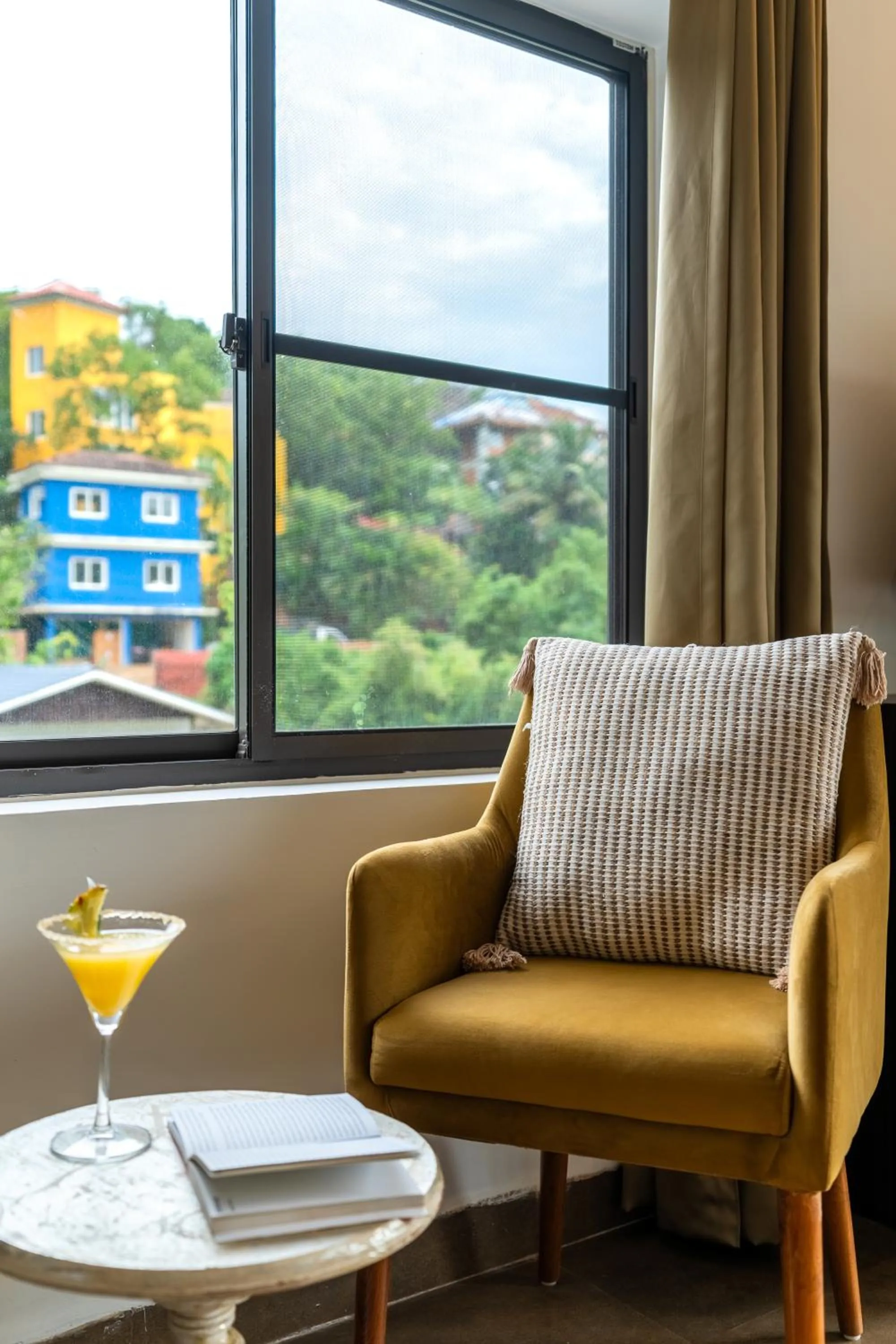 Seating area in Locomo Boutique, Morjim - Cozy tropical stay, near beach