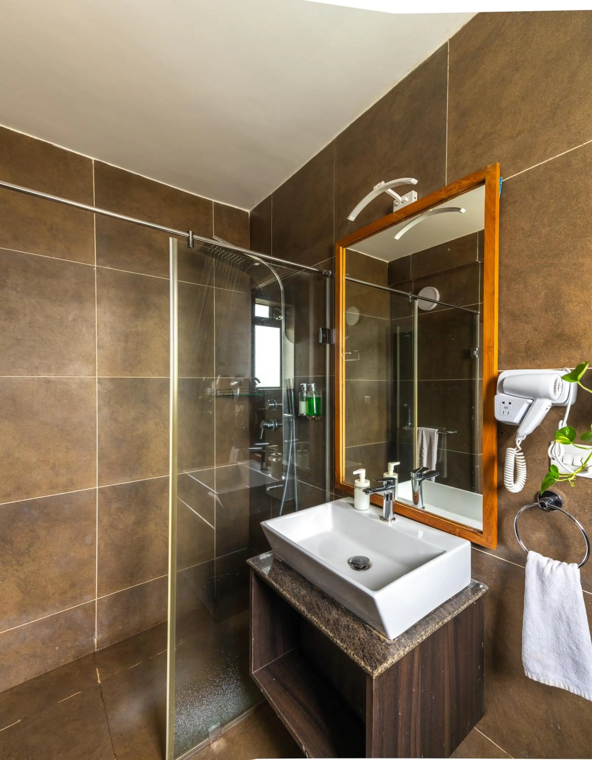 Shower in Locomo Boutique, Morjim - Cozy tropical stay, near beach