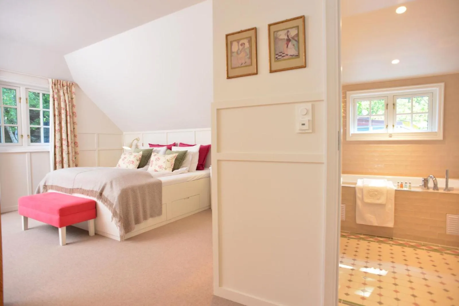 Bathroom, Bed in Engø Gård Hotel & Restaurant