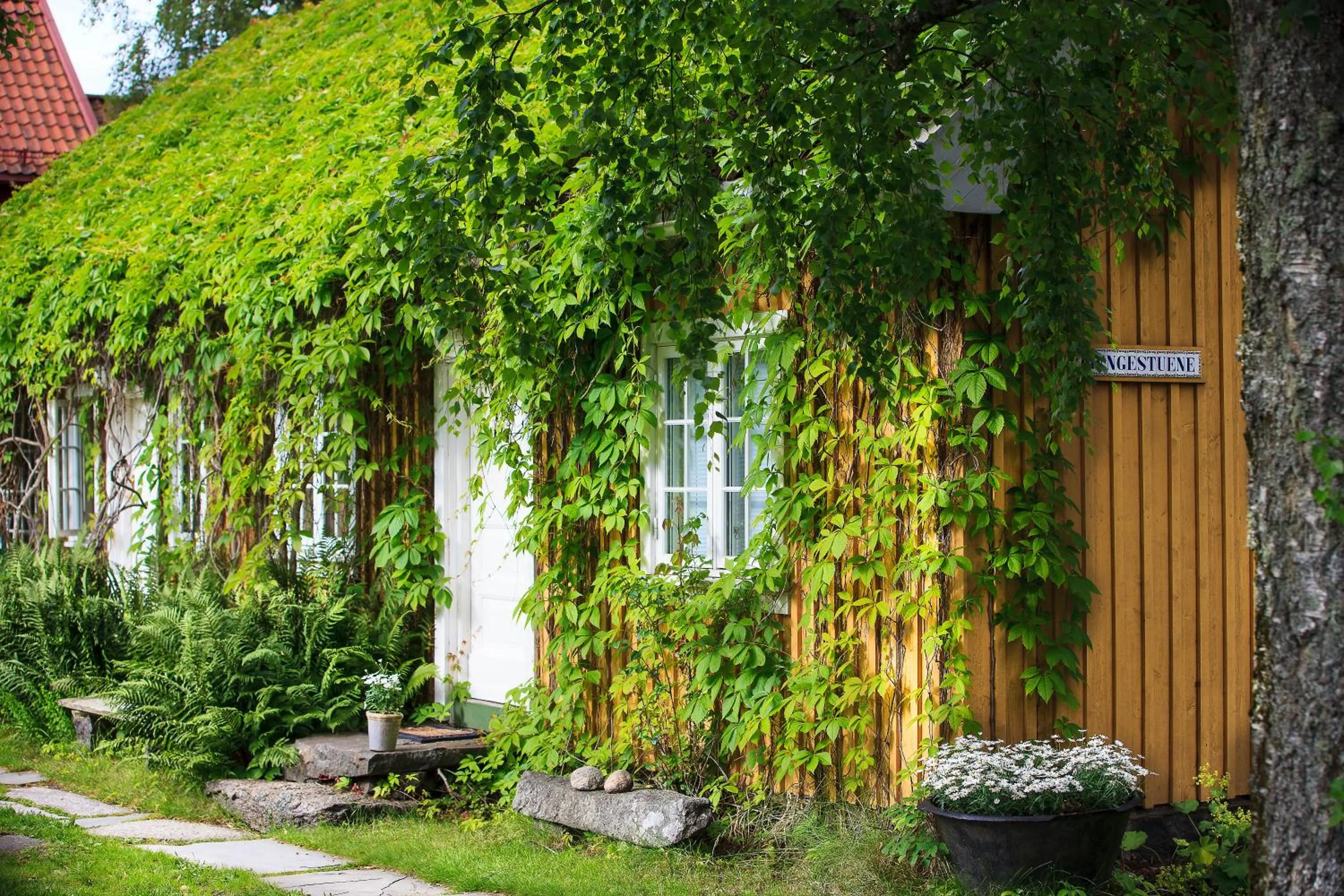 Property building in Engø Gård Hotel & Restaurant