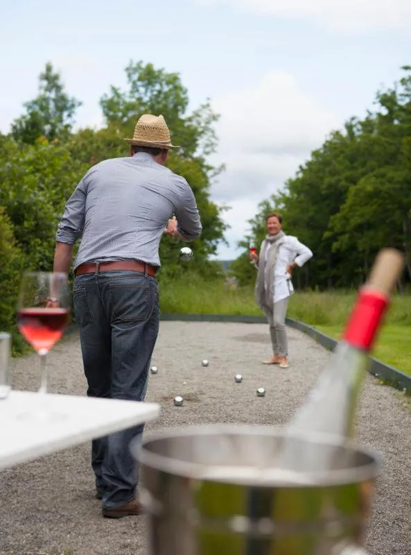 Guests in Engø Gård Hotel & Restaurant