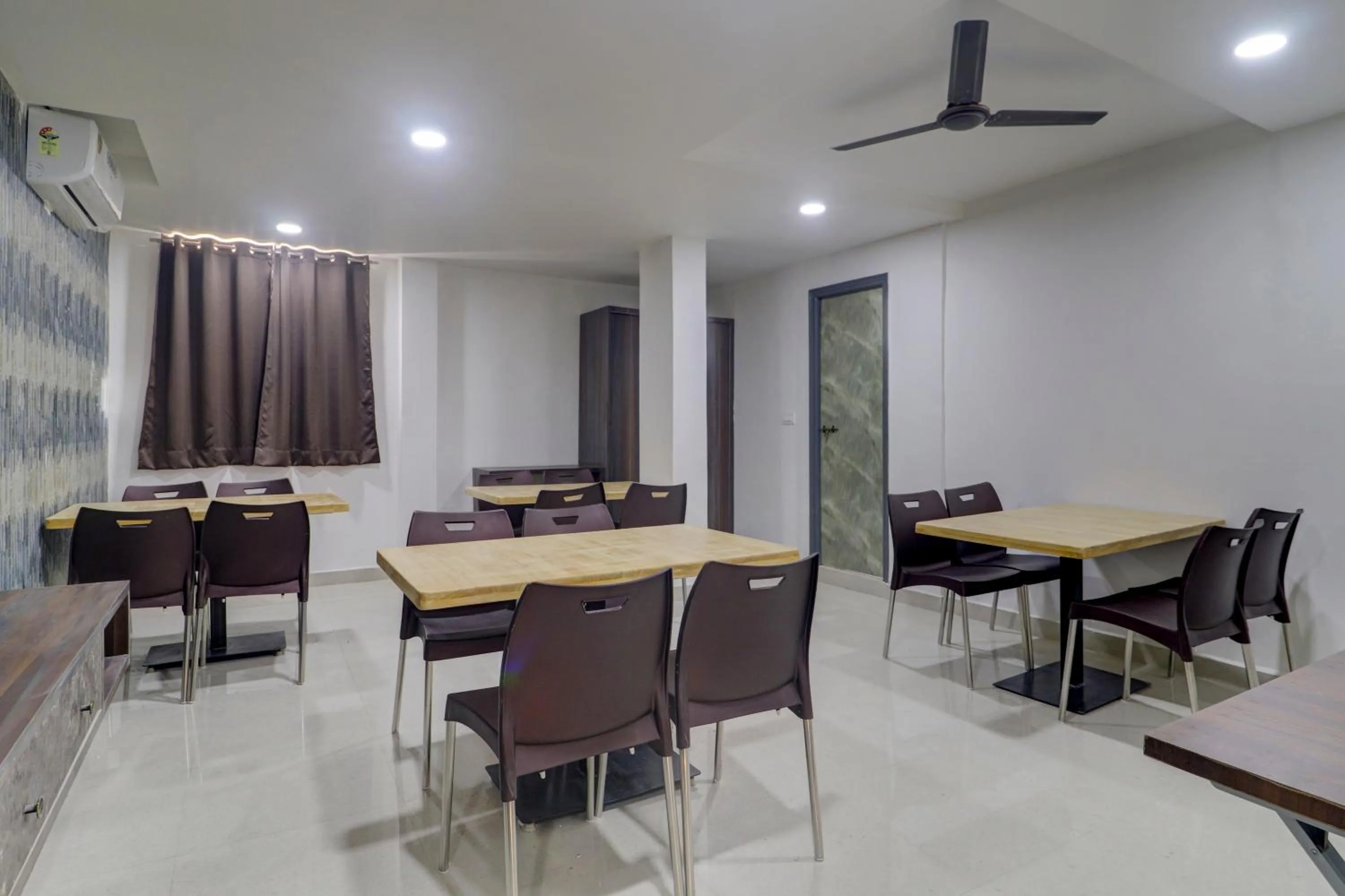 Breakfast in Treebo Destination Inn