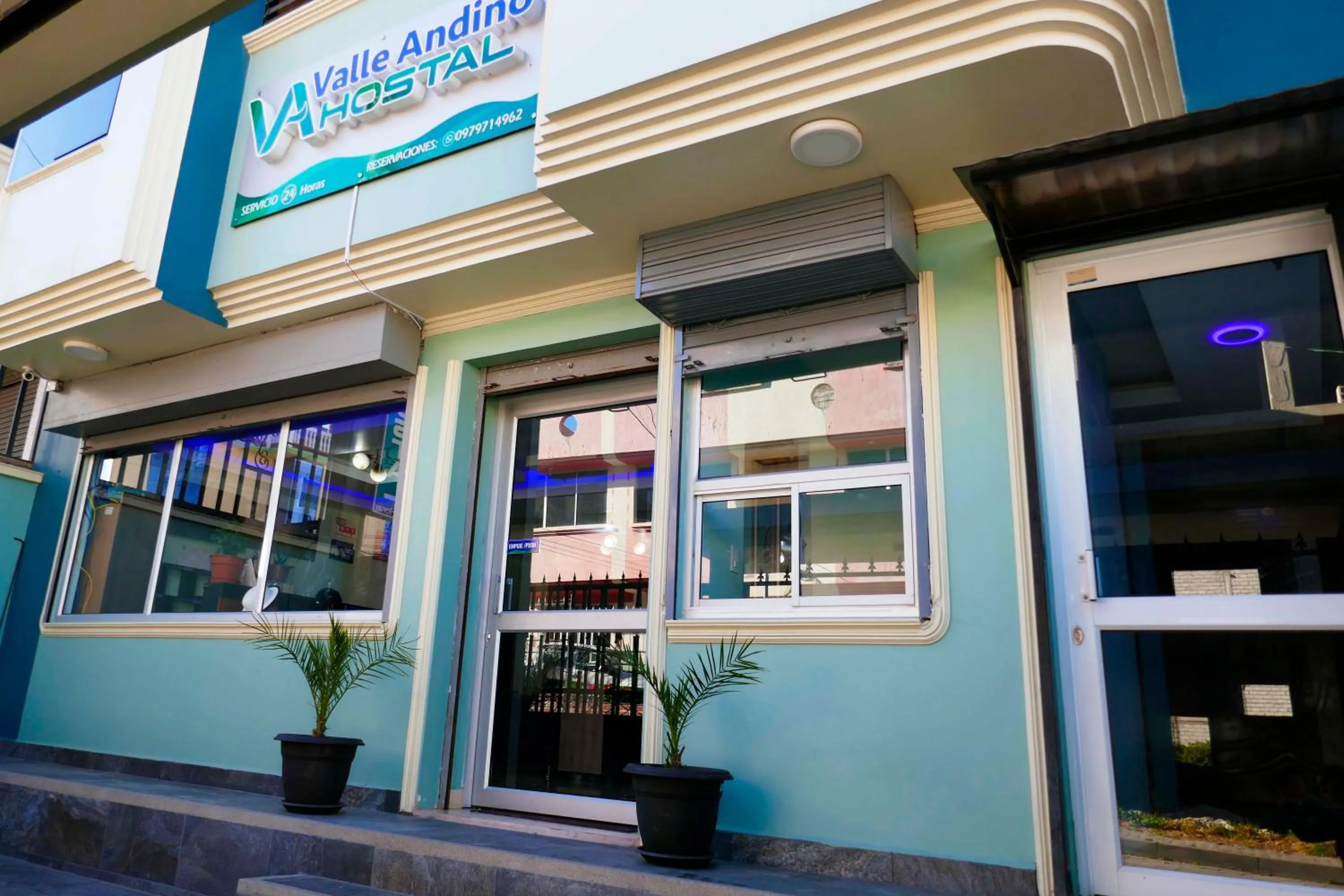 Facade/entrance in Hostal Valle Andino