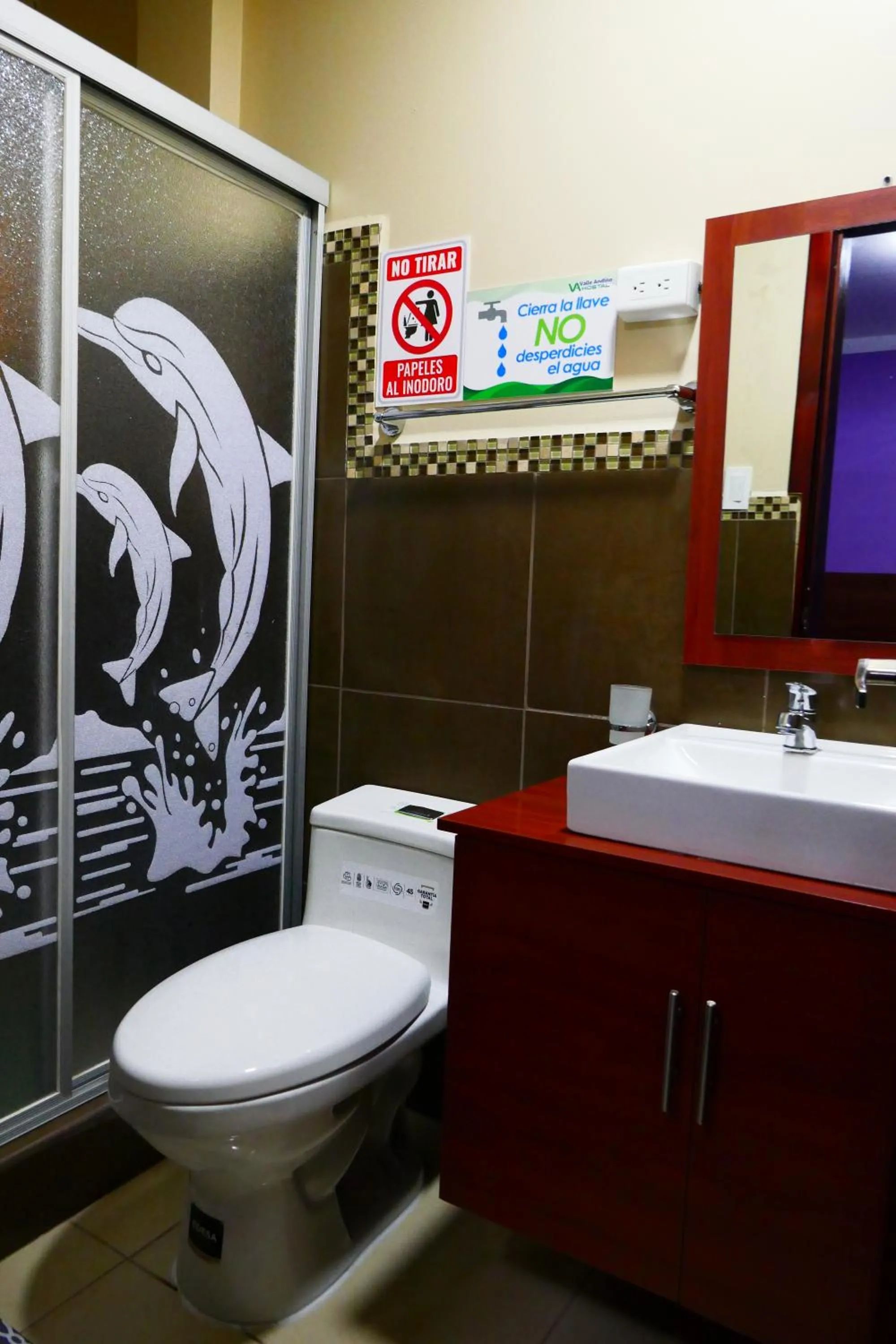 Shower in Hostal Valle Andino