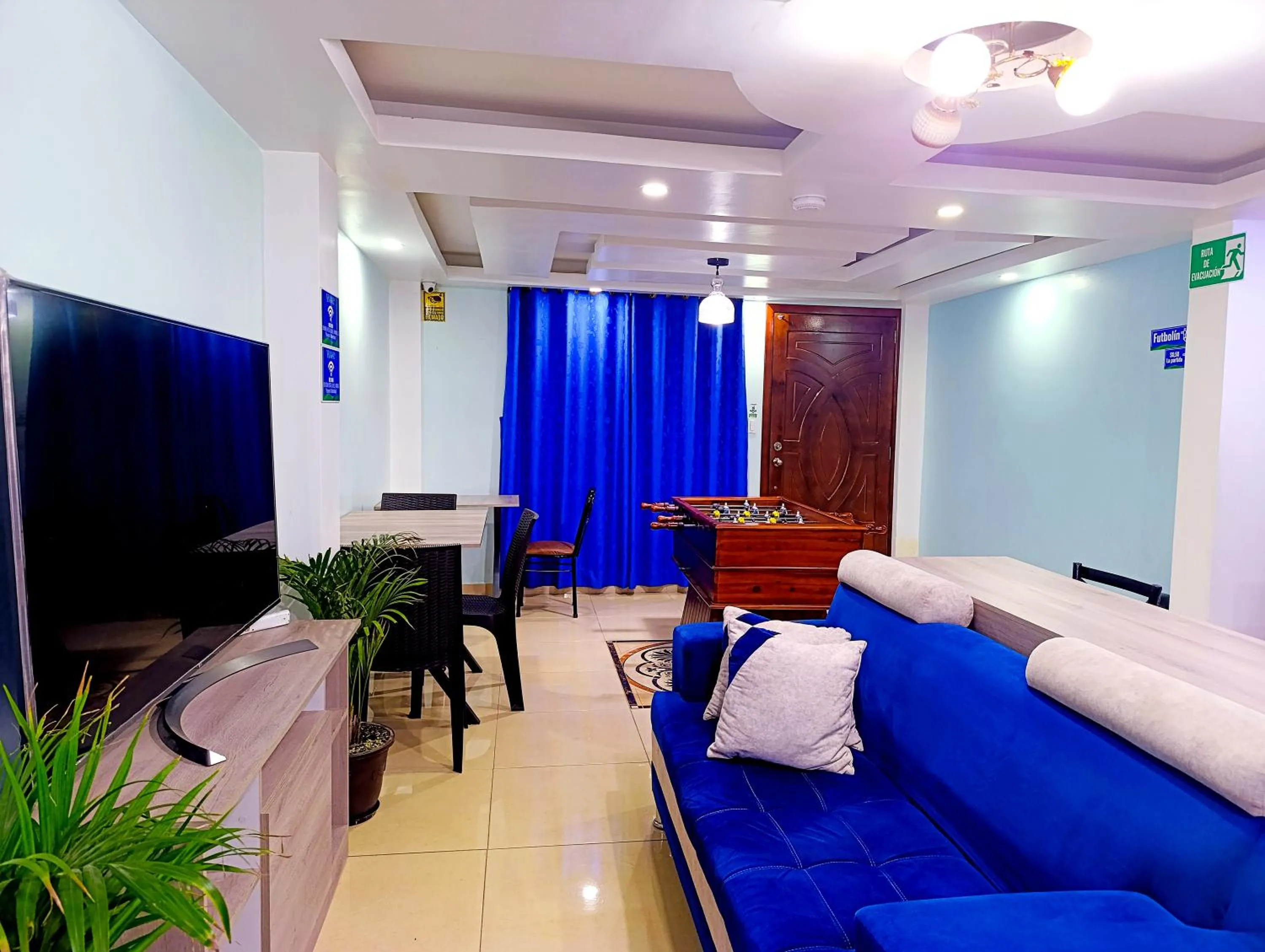 Communal lounge/ TV room in Hostal Valle Andino